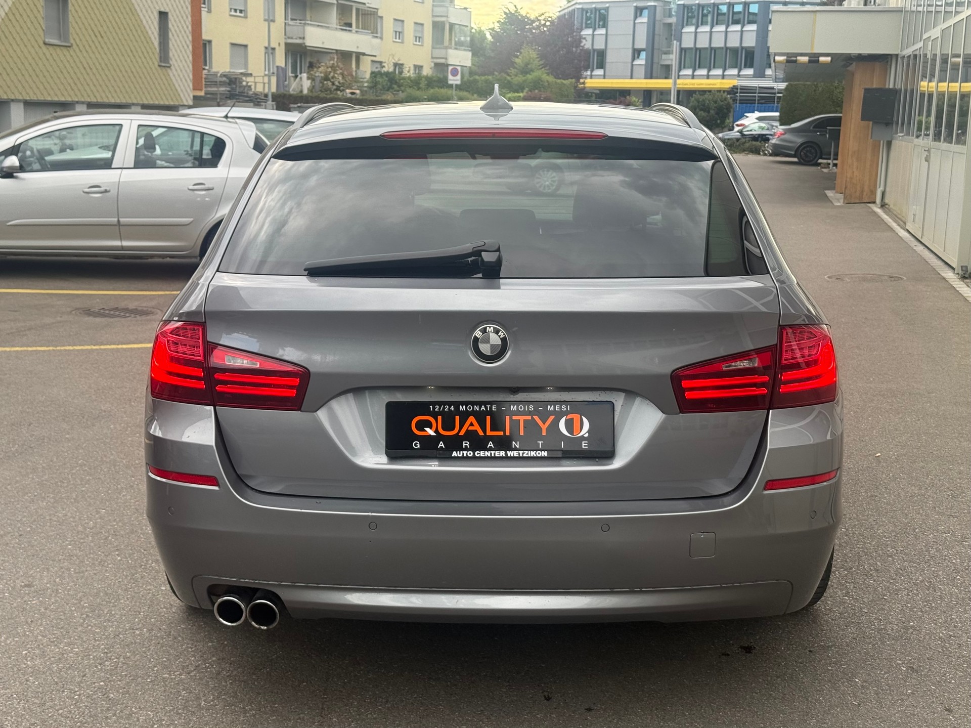 BMW 525d Touring xDrive Luxury Line Steptronic-image-4
