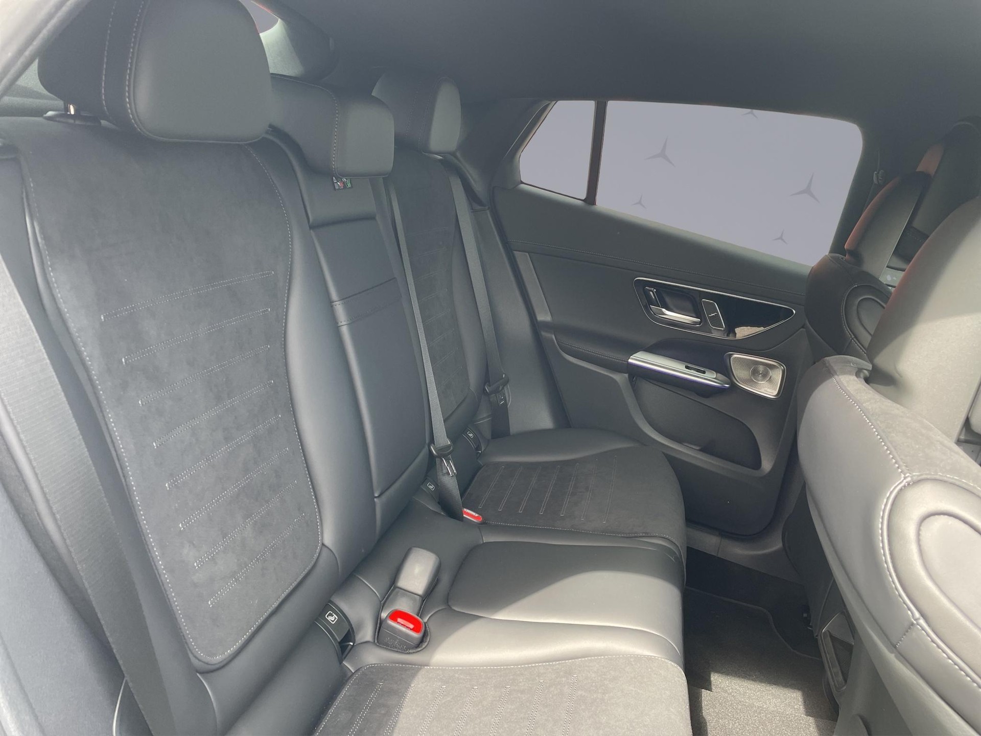 MERCEDES-BENZ GLC 300 e EQ Star AMG Line 4matic Coupé-image-18