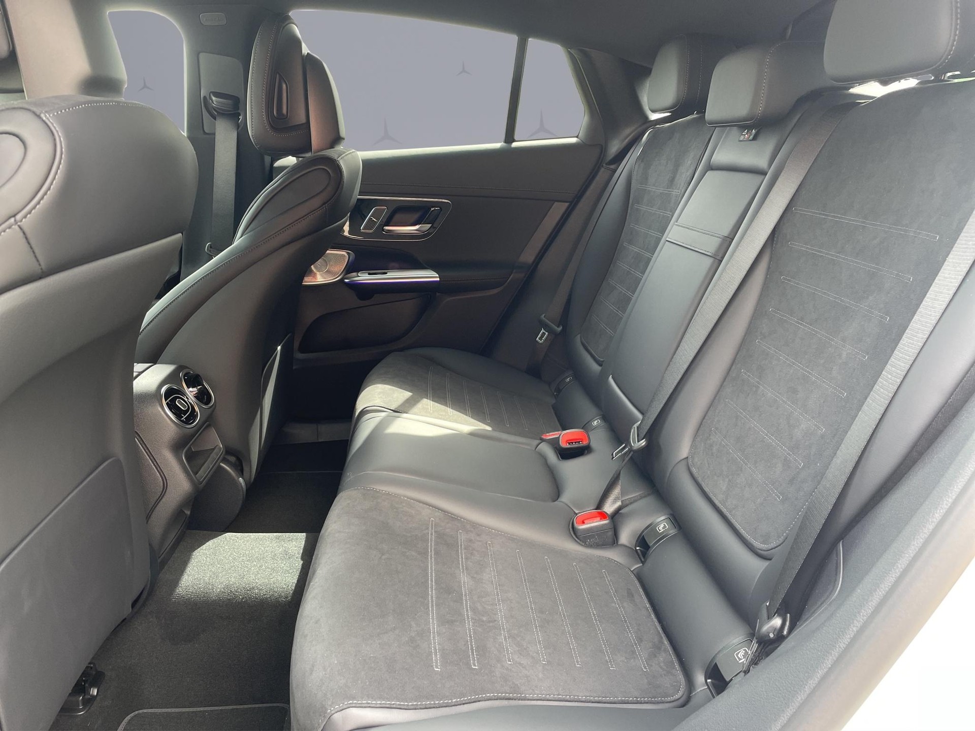MERCEDES-BENZ GLC 300 e EQ Star AMG Line 4matic Coupé-image-13