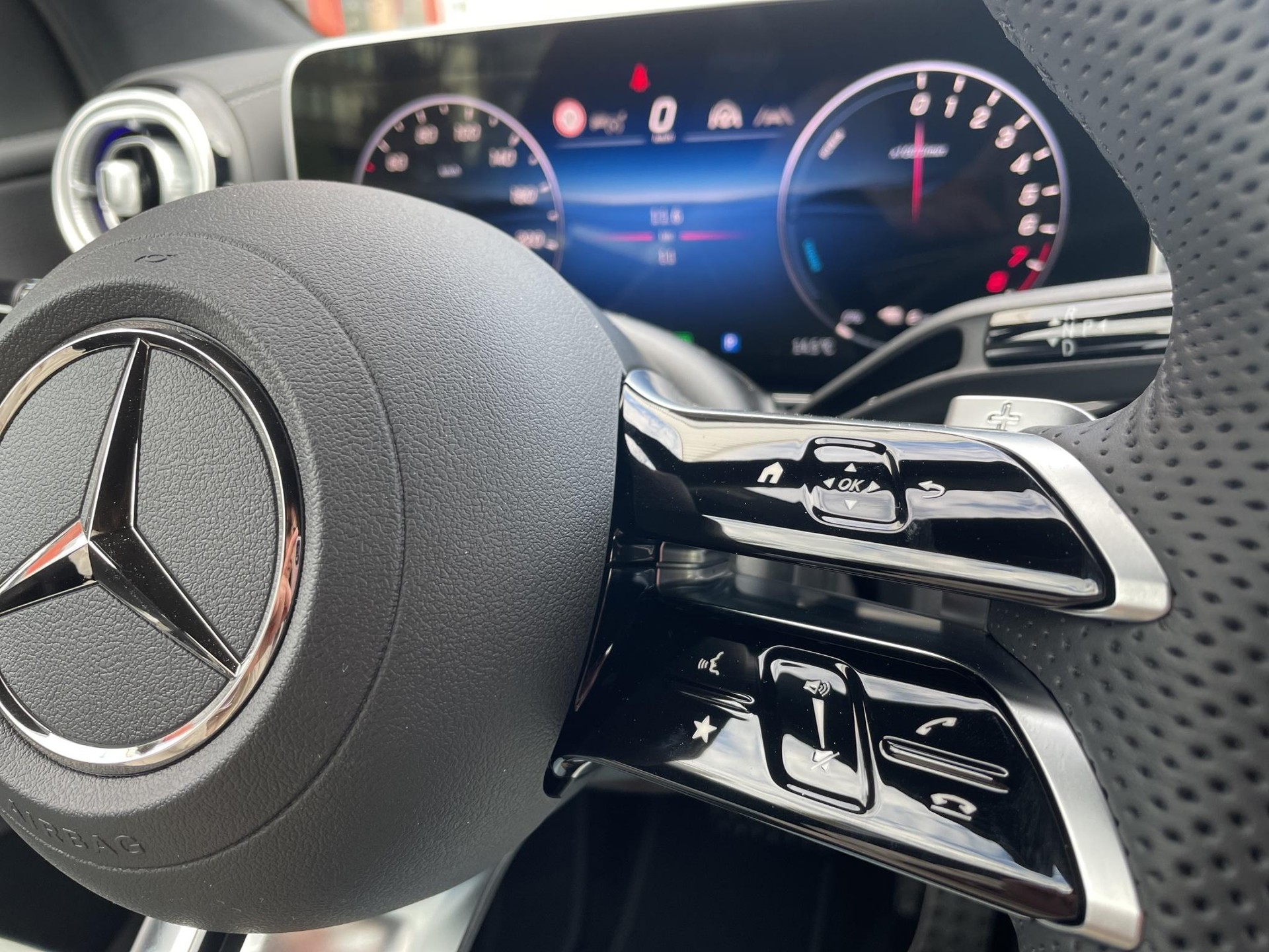 MERCEDES-BENZ GLC 300 e EQ Star AMG Line 4matic Coupé-image-23