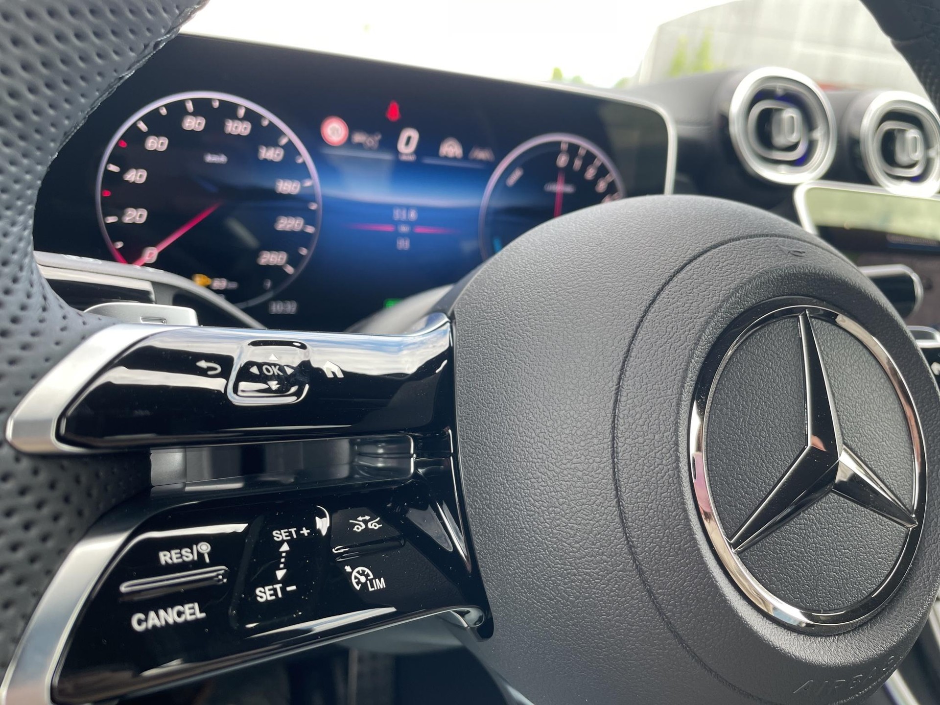 MERCEDES-BENZ GLC 300 e EQ Star AMG Line 4matic Coupé-image-22