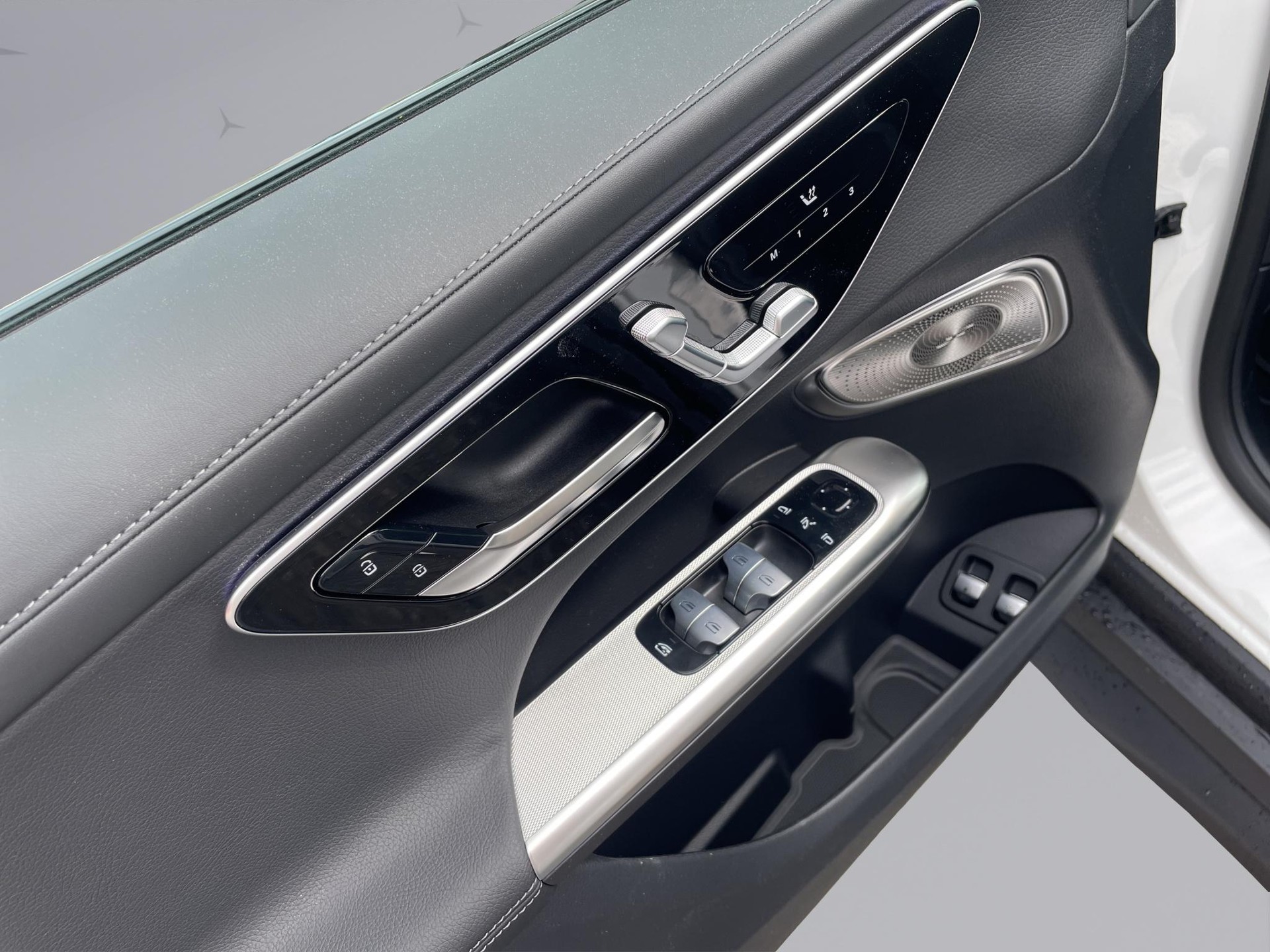 MERCEDES-BENZ GLC 300 e EQ Star AMG Line 4matic Coupé-image-11