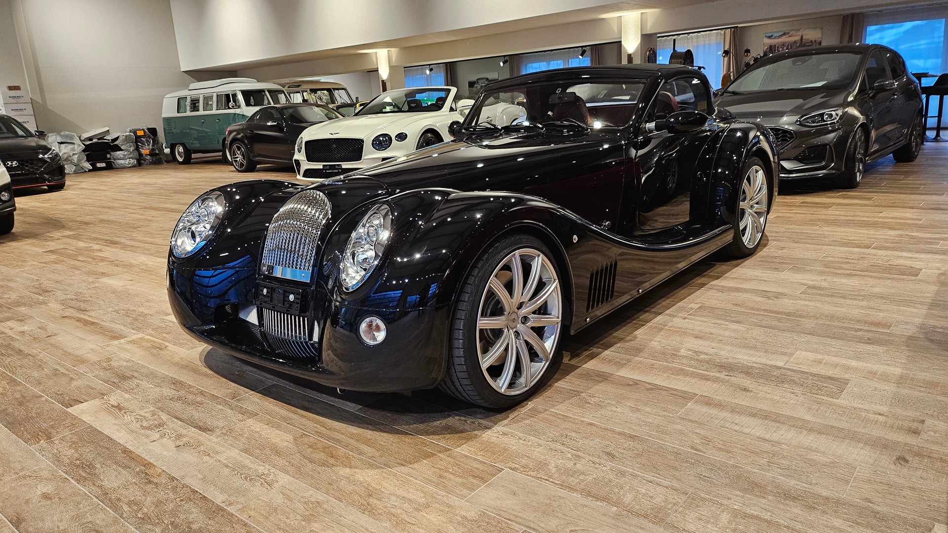 MORGAN 4,8-Liter-V8-showroom-element-1