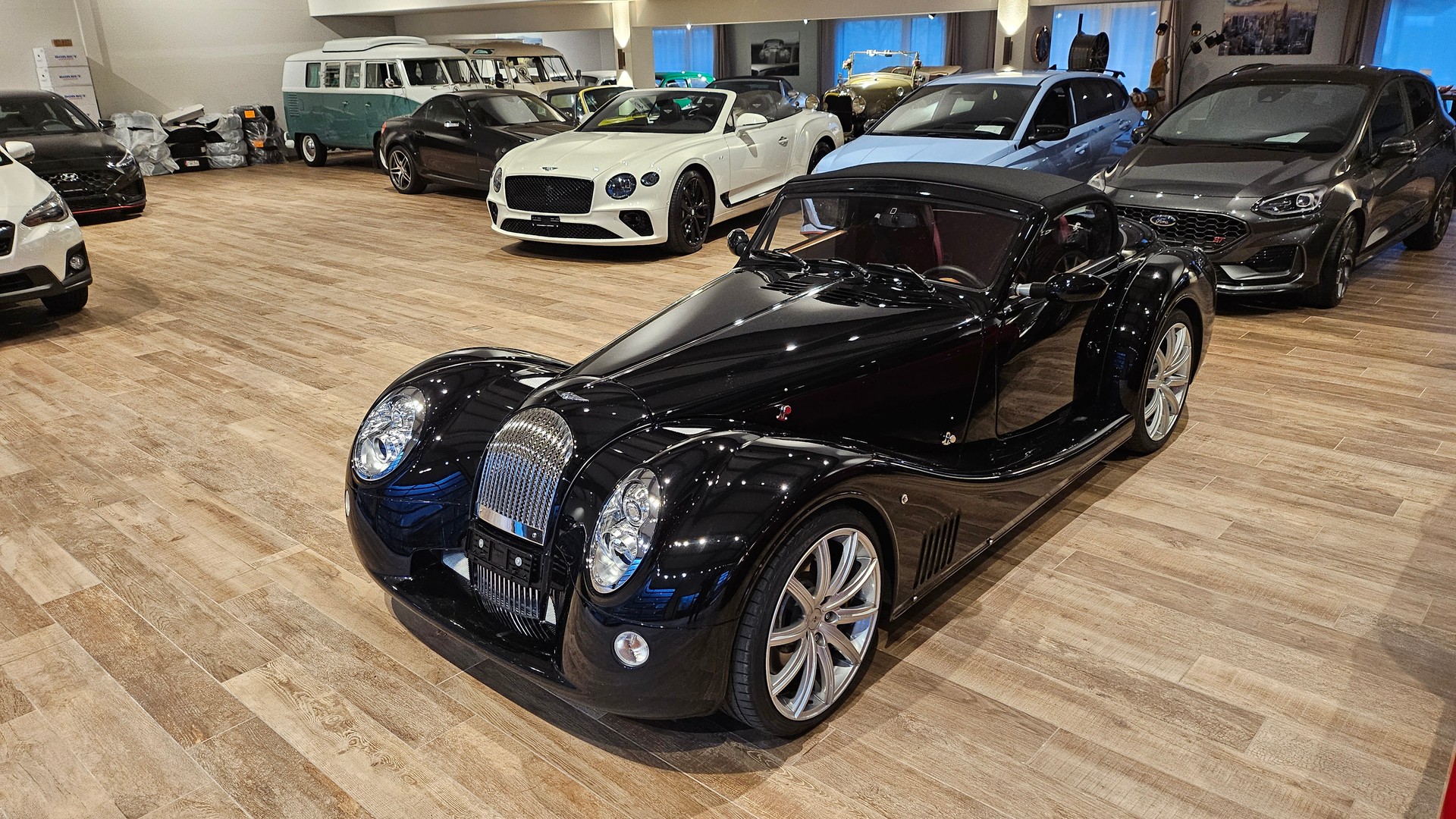 MORGAN 4,8-Liter-V8-showroom-element-3