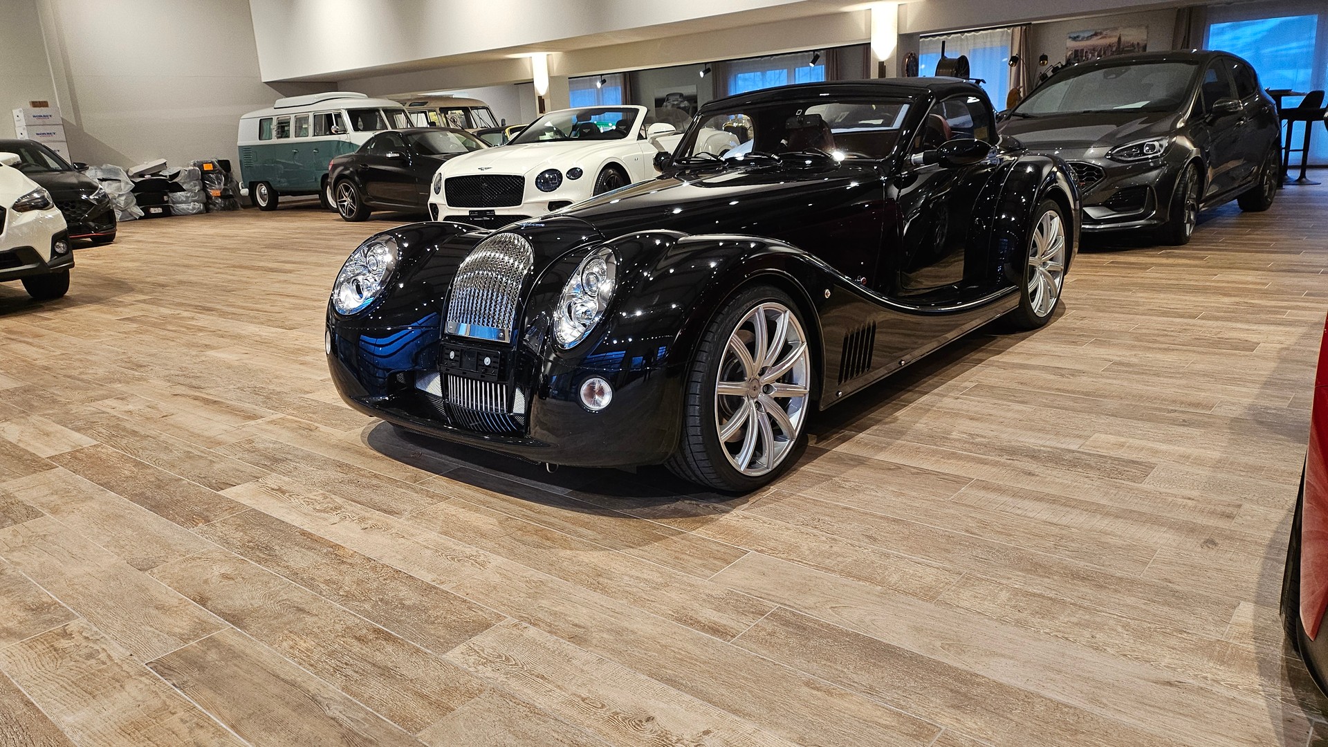 MORGAN 4,8-Liter-V8-showroom-element-2
