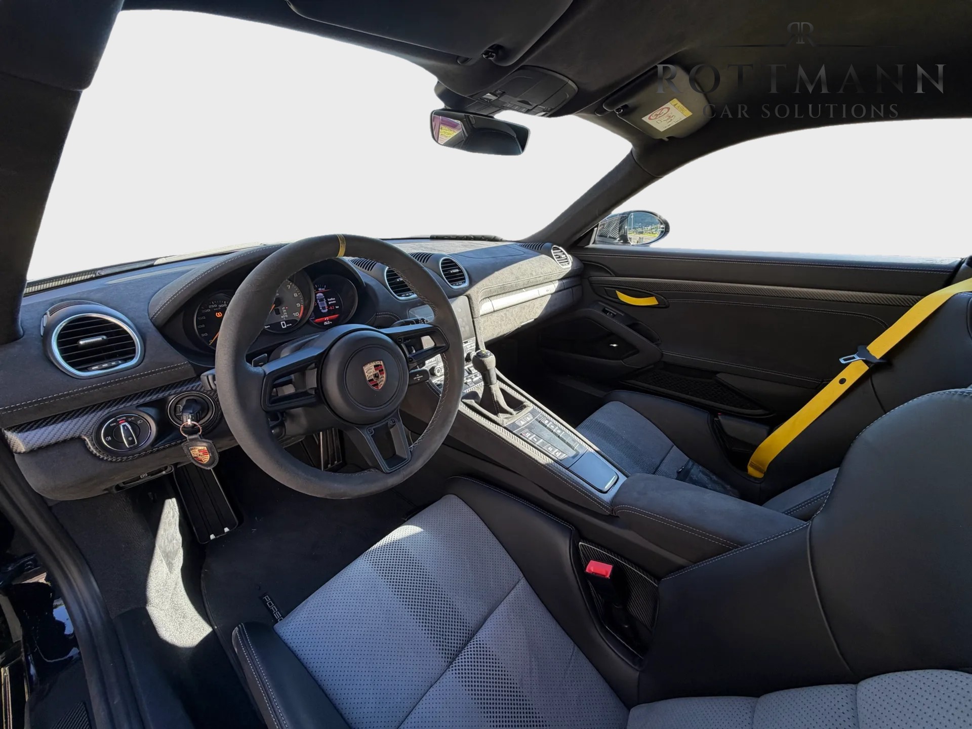 PORSCHE 718 Cayman GT4 RS Weissach-image-10