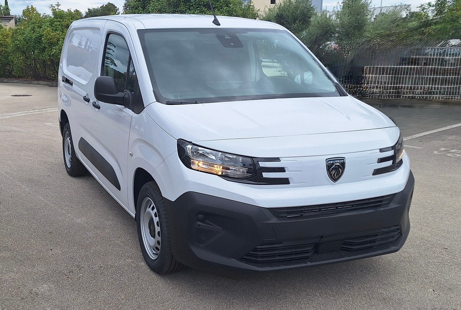 PEUGEOT e-Partner 50kWh Long