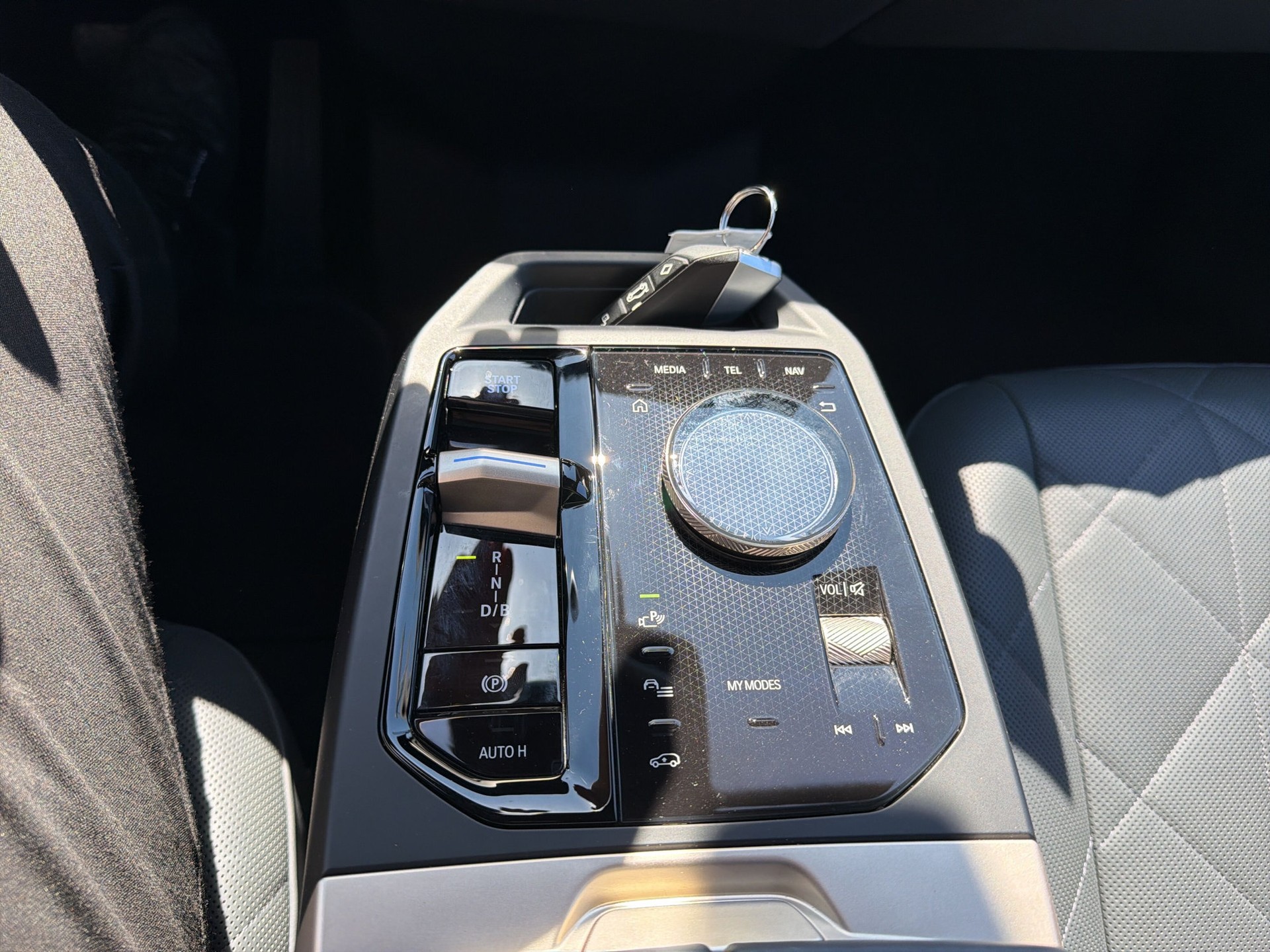 BMW iX xDrive50-image-13