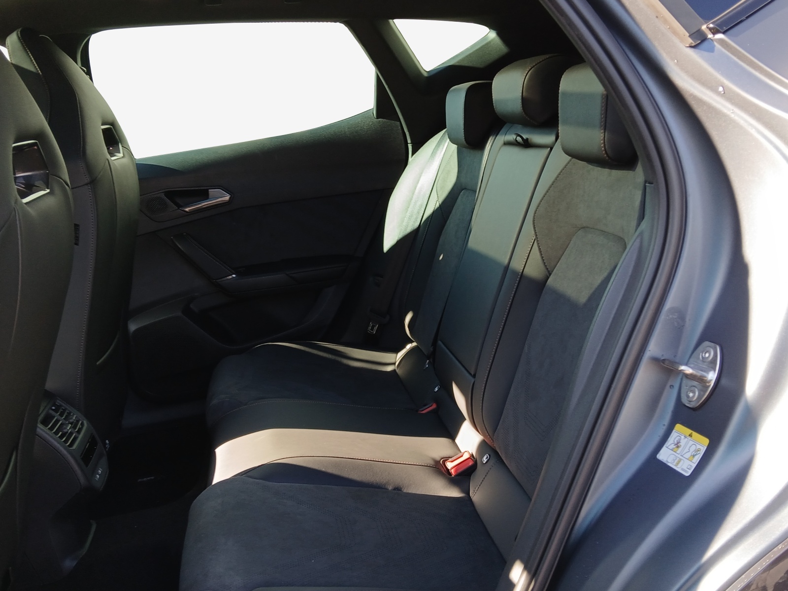 CUPRA Formentor 2.0TSI Black Symphony 4Drive DSG-image-11
