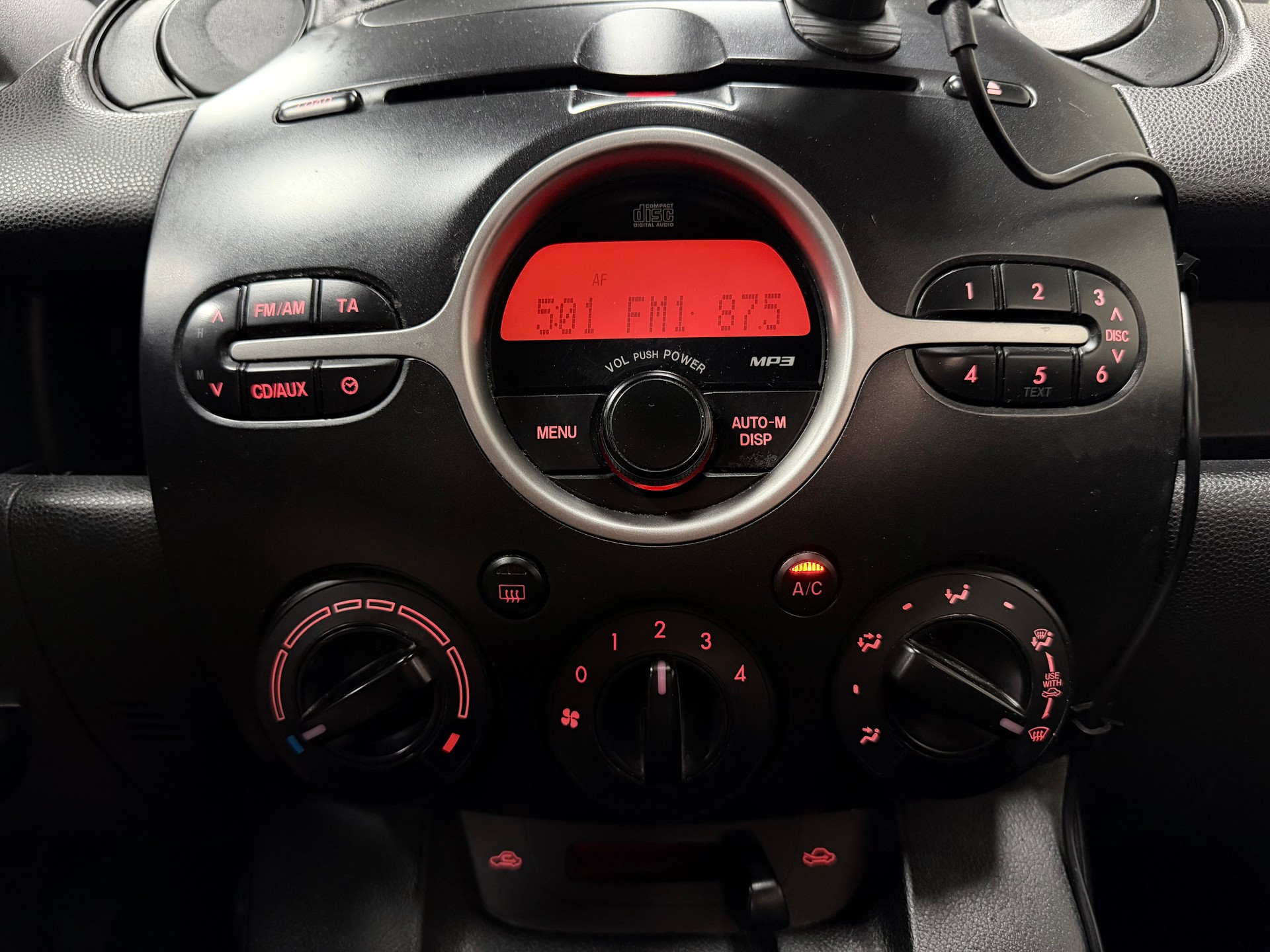 MAZDA 2 1.3i 16V Exclusive-image-12