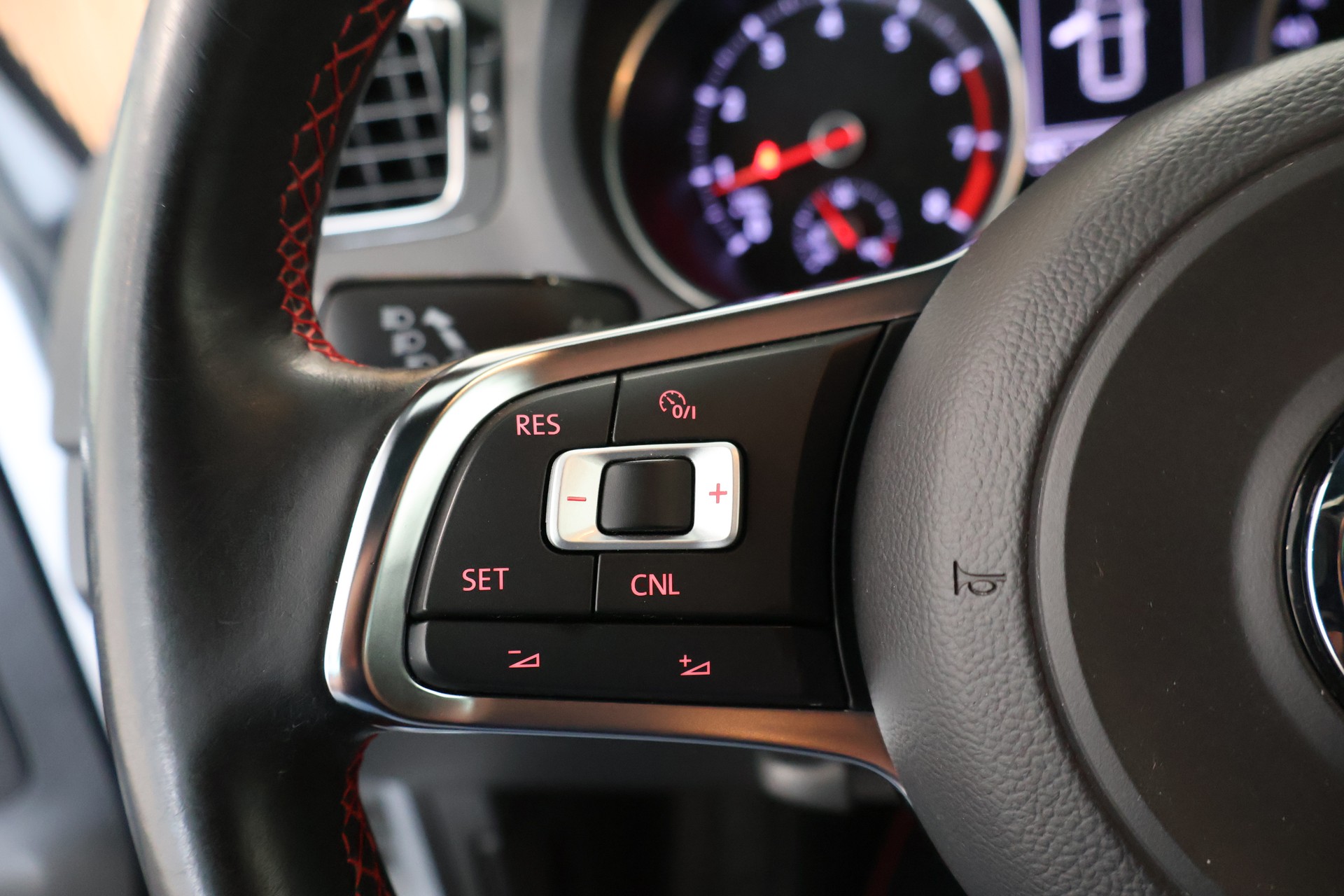 VW Polo 1.8 TSI GTI-image-28