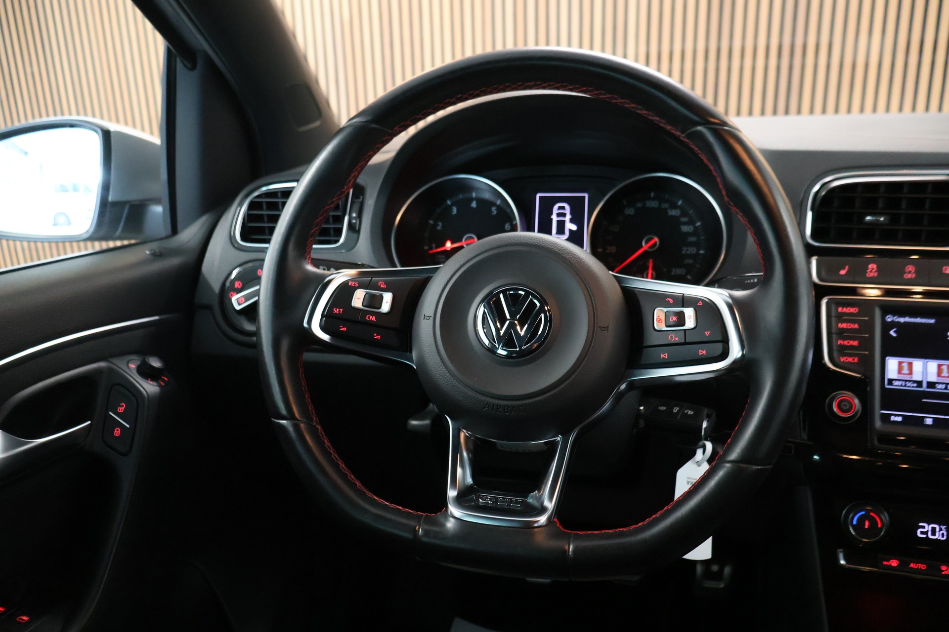 VW Polo 1.8 TSI GTI-image-16