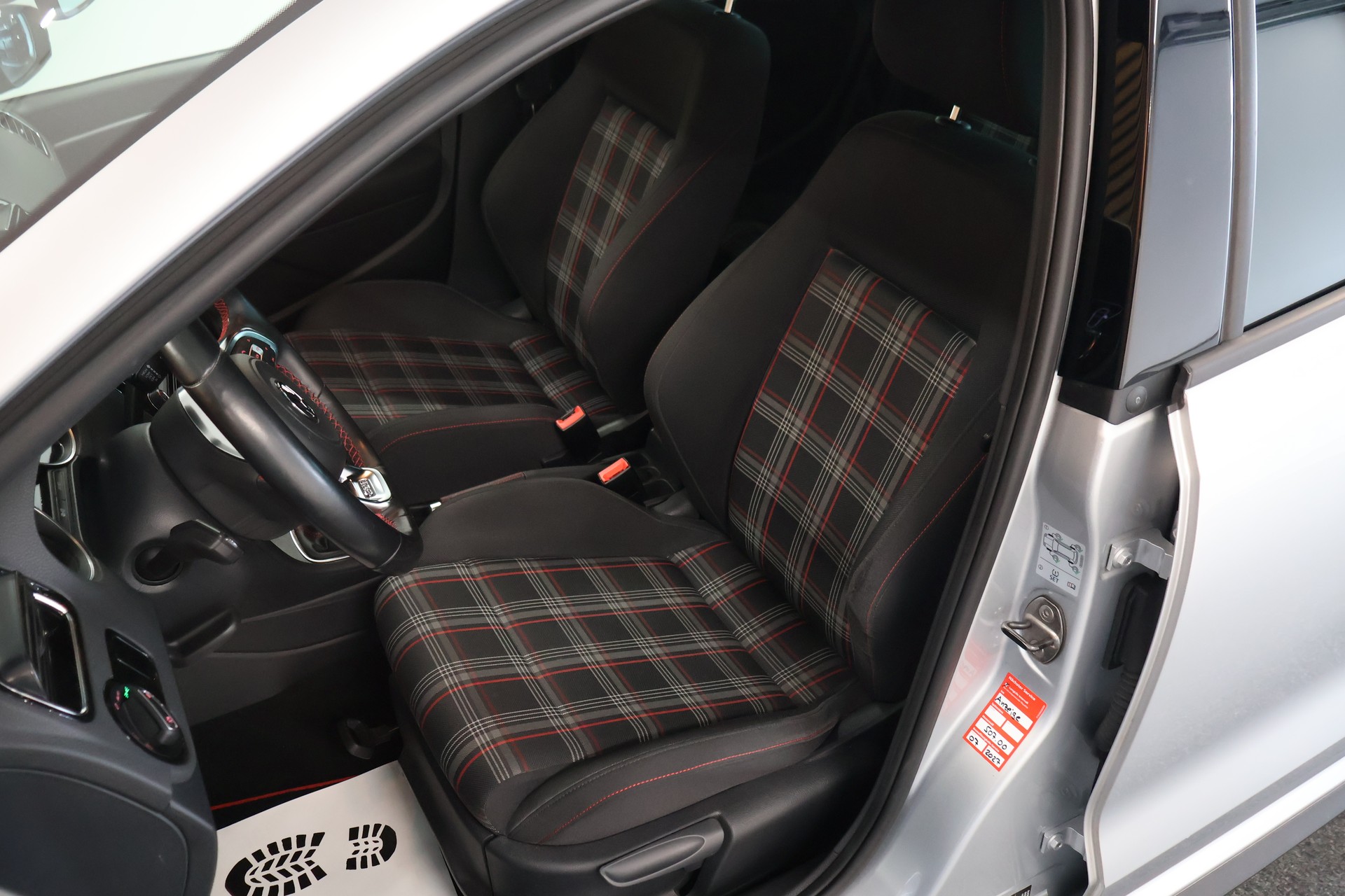 VW Polo 1.8 TSI GTI-image-10