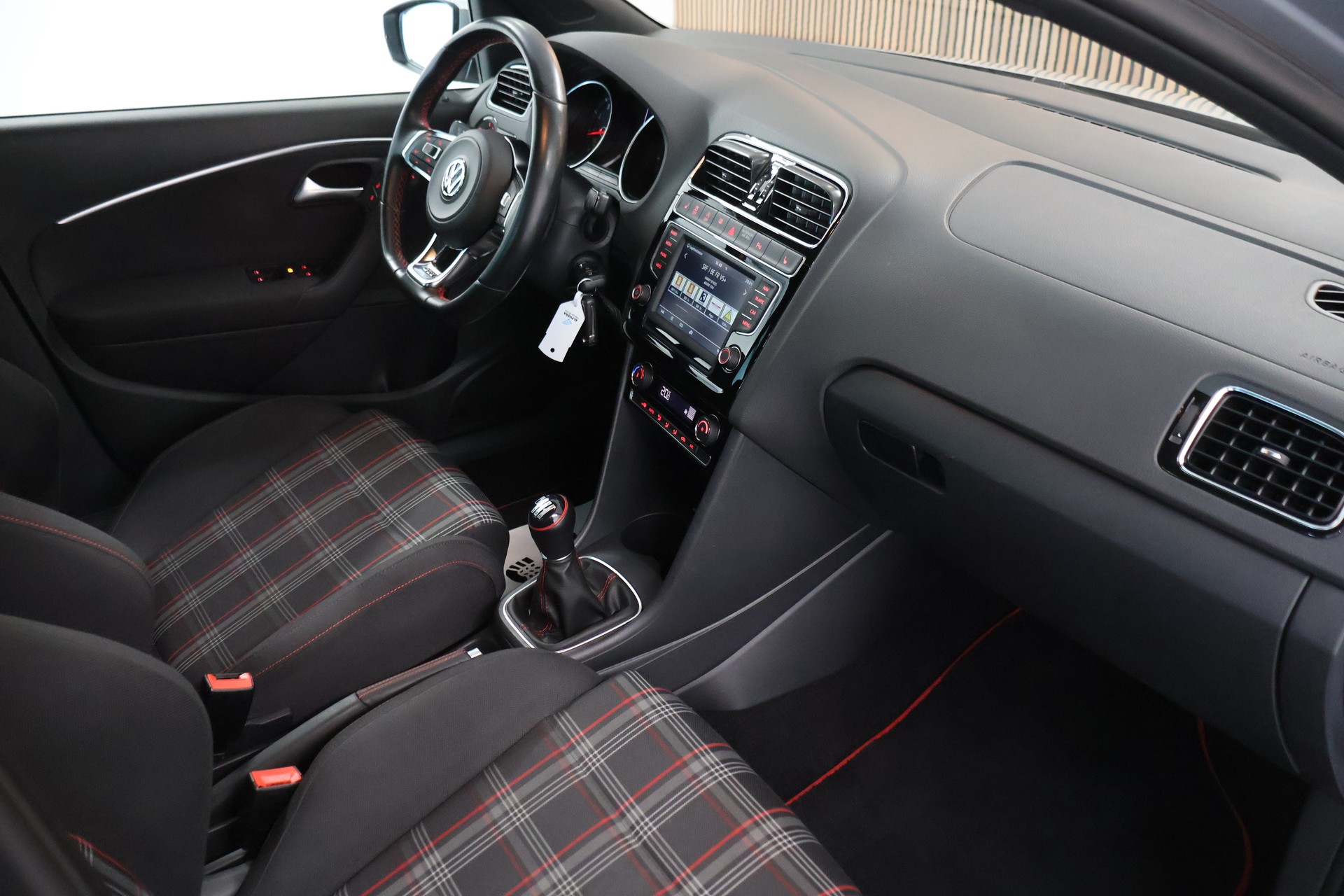 VW Polo 1.8 TSI GTI-image-14