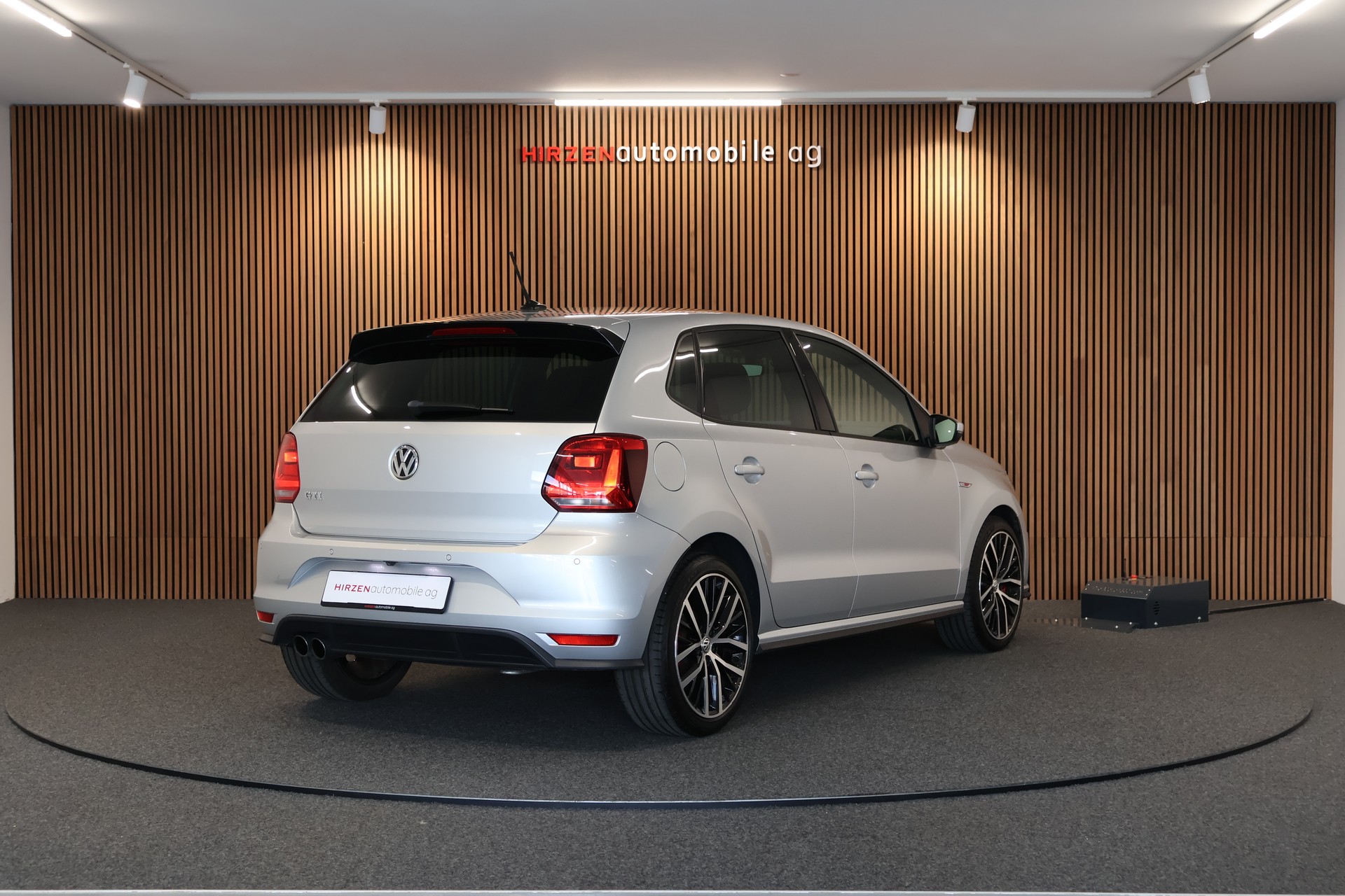 VW Polo 1.8 TSI GTI-image-4