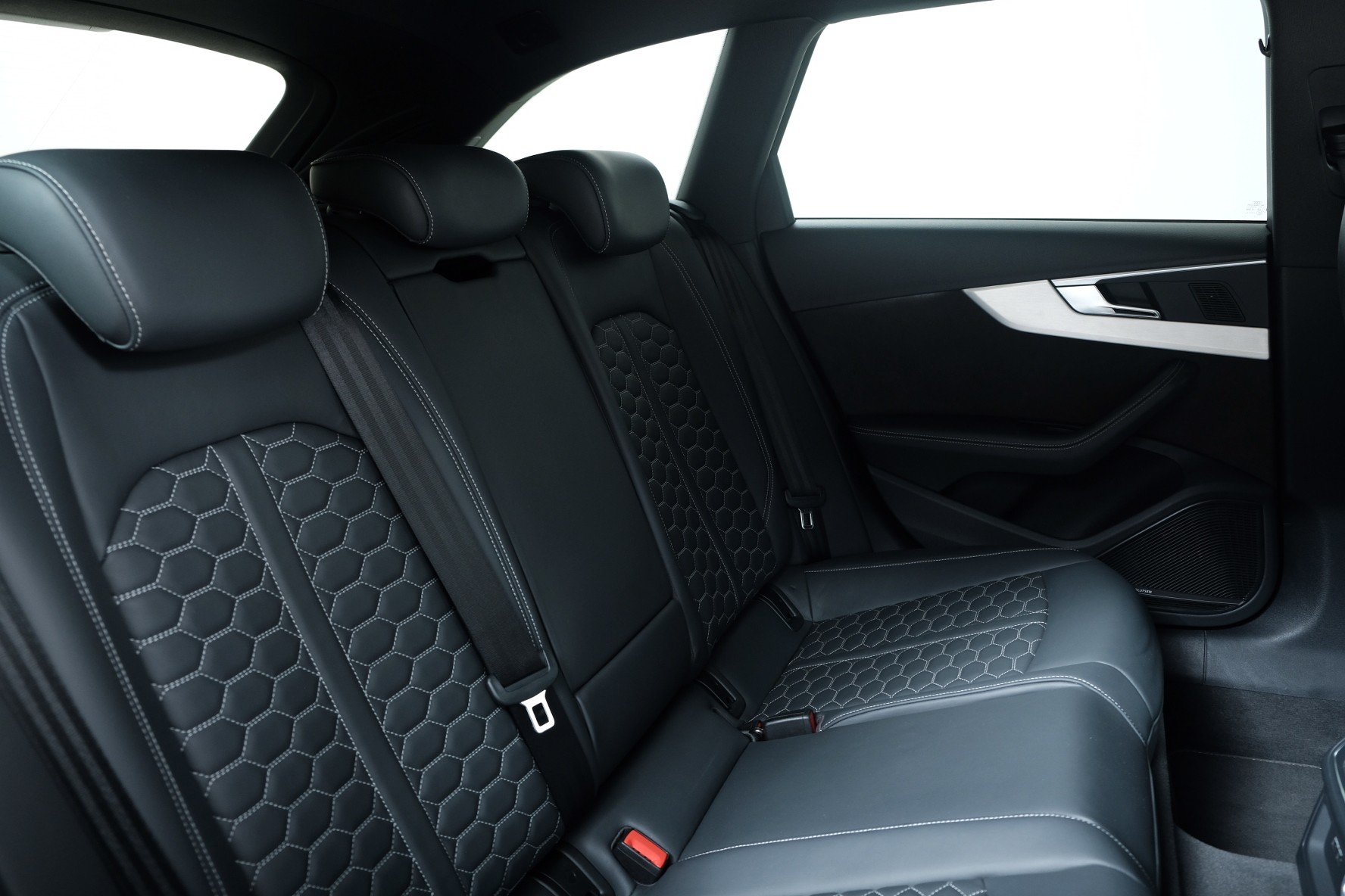 AUDI RS4 Avant 2.9 TFSI quattro tiptronic-image-14