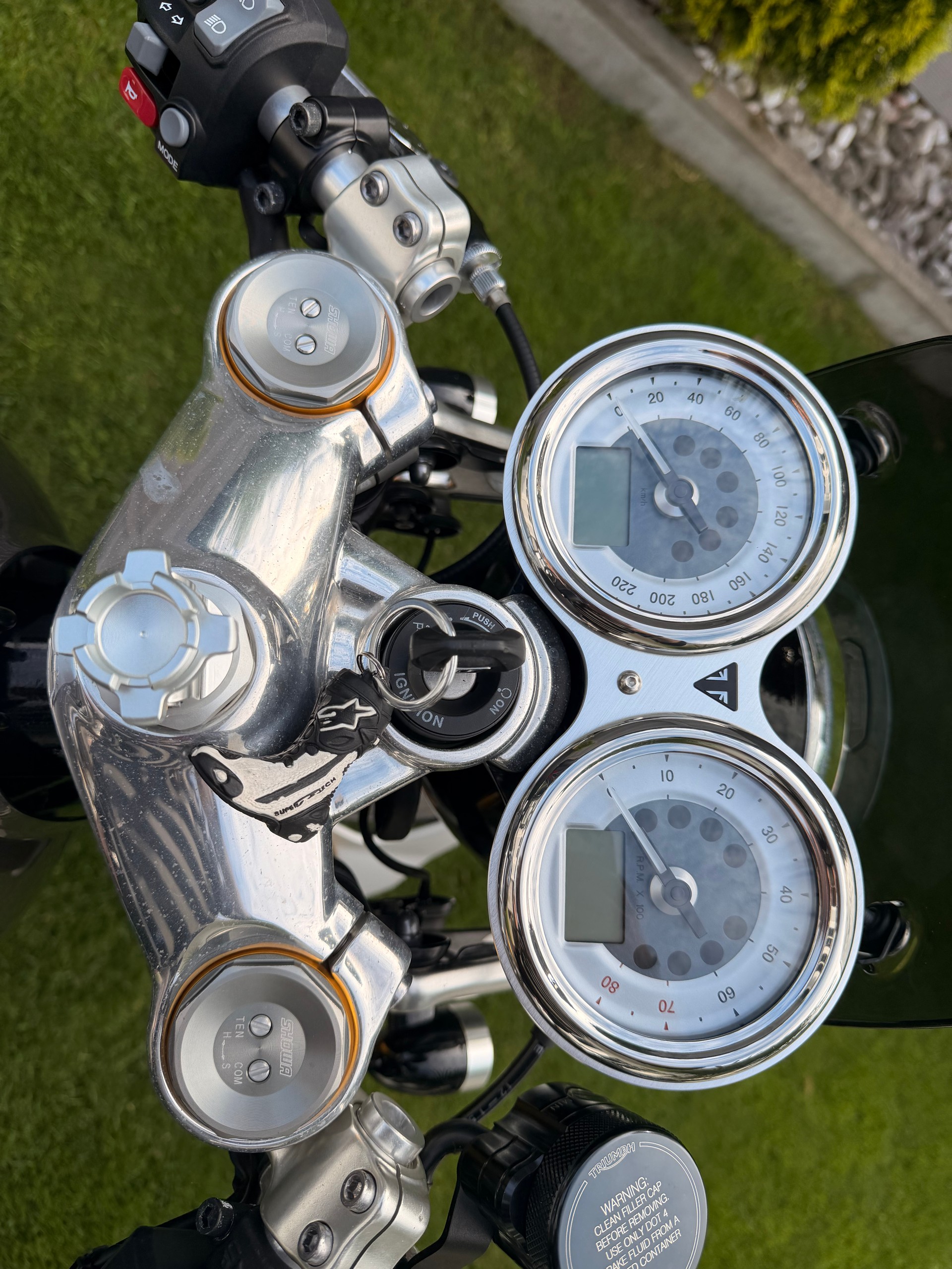 TRIUMPH R-image-2