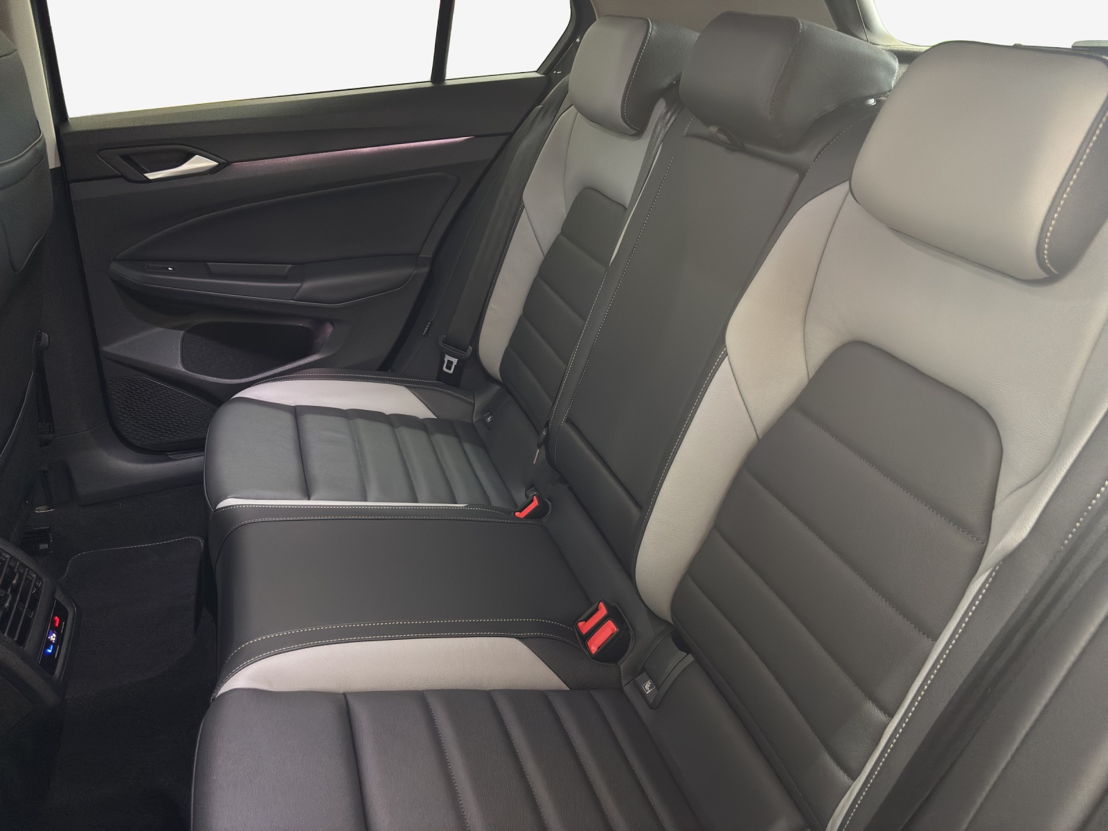 VW Golf 1.5 e TSI mHEV Style DSG-image-11