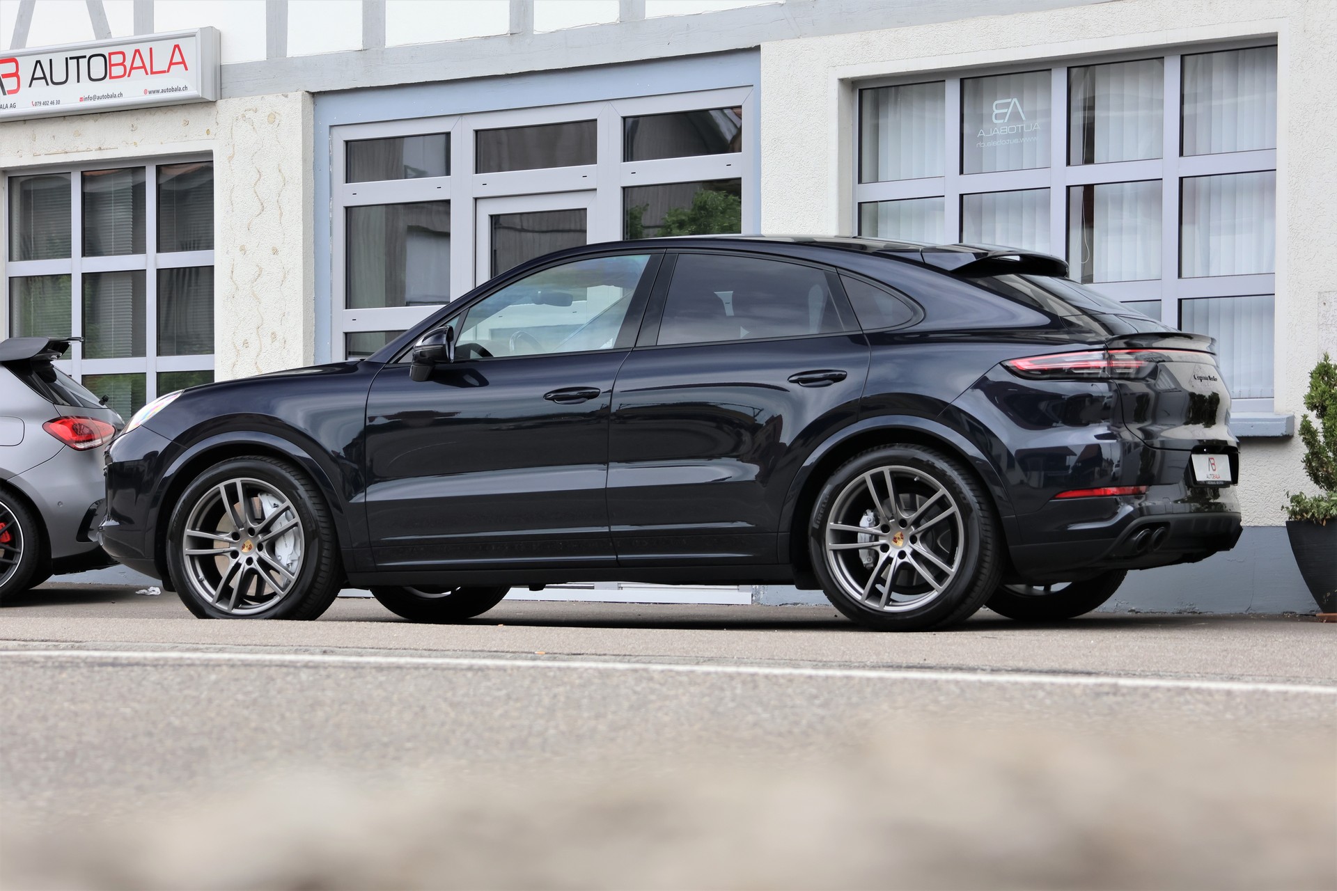 PORSCHE Cayenne Turbo Coupé (CH) *MoonlightBlue*-showroom-element-3