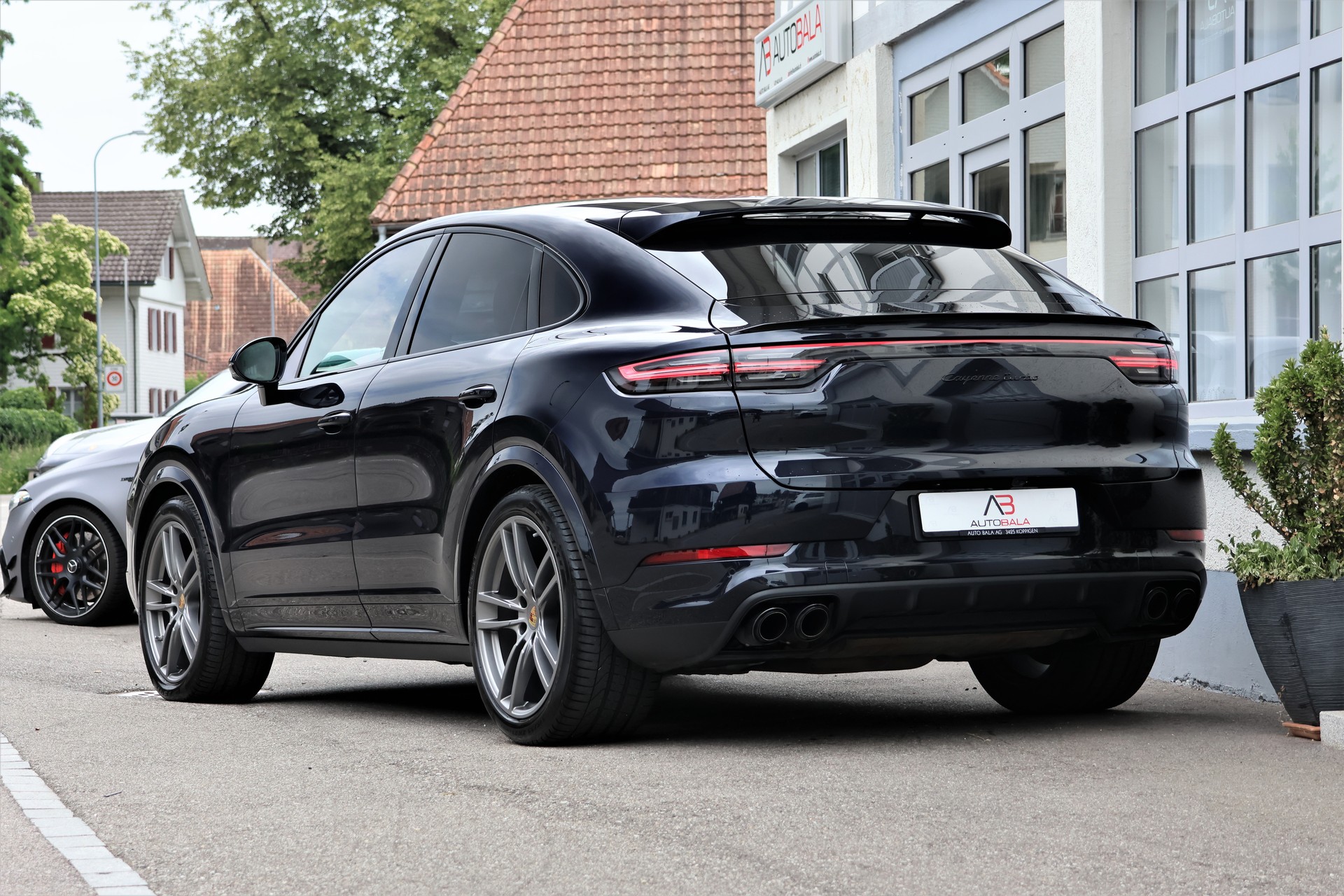 PORSCHE Cayenne Turbo Coupé (CH) *MoonlightBlue*-showroom-element-2