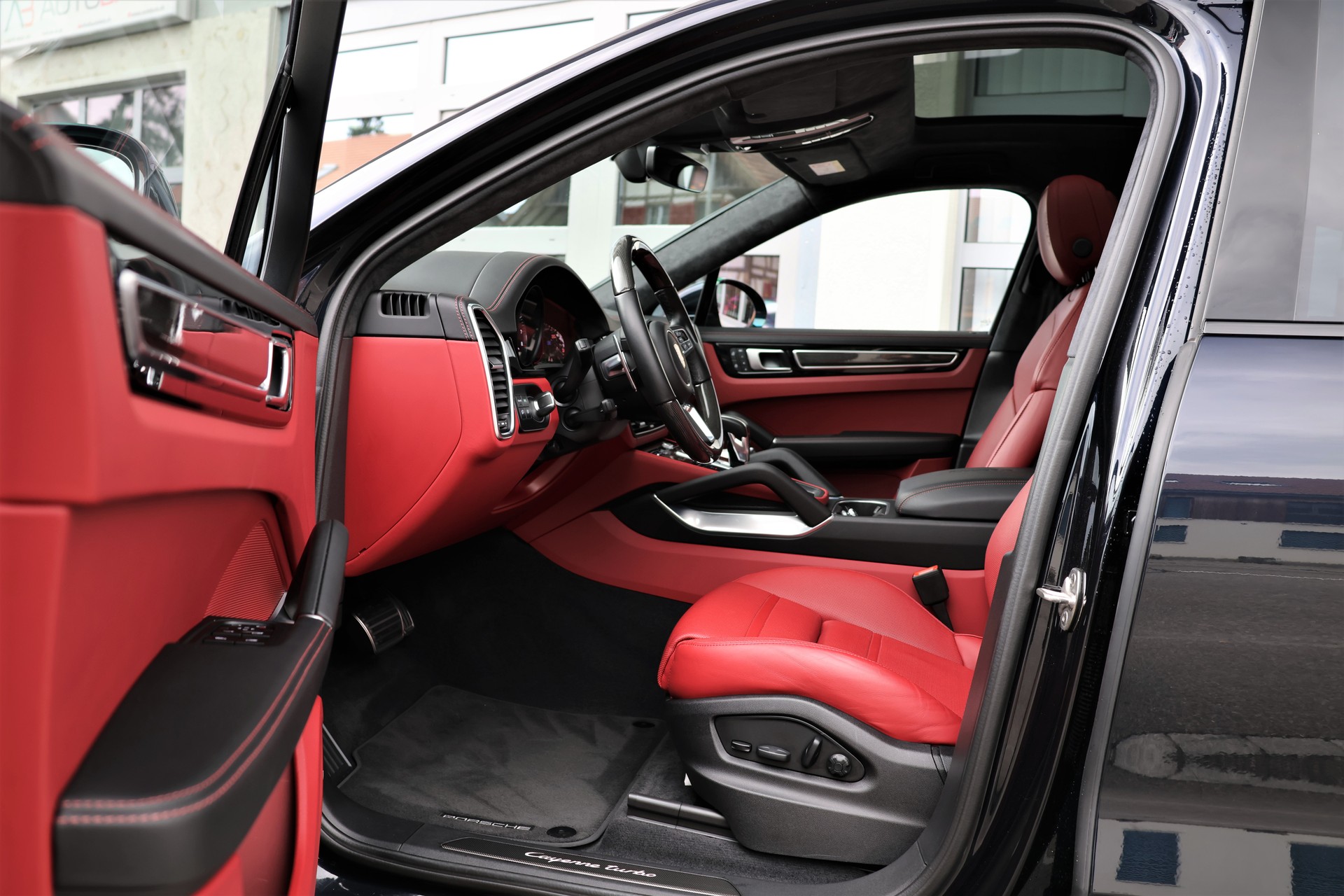 PORSCHE Cayenne Turbo Coupé (CH) *MoonlightBlue*-image-8