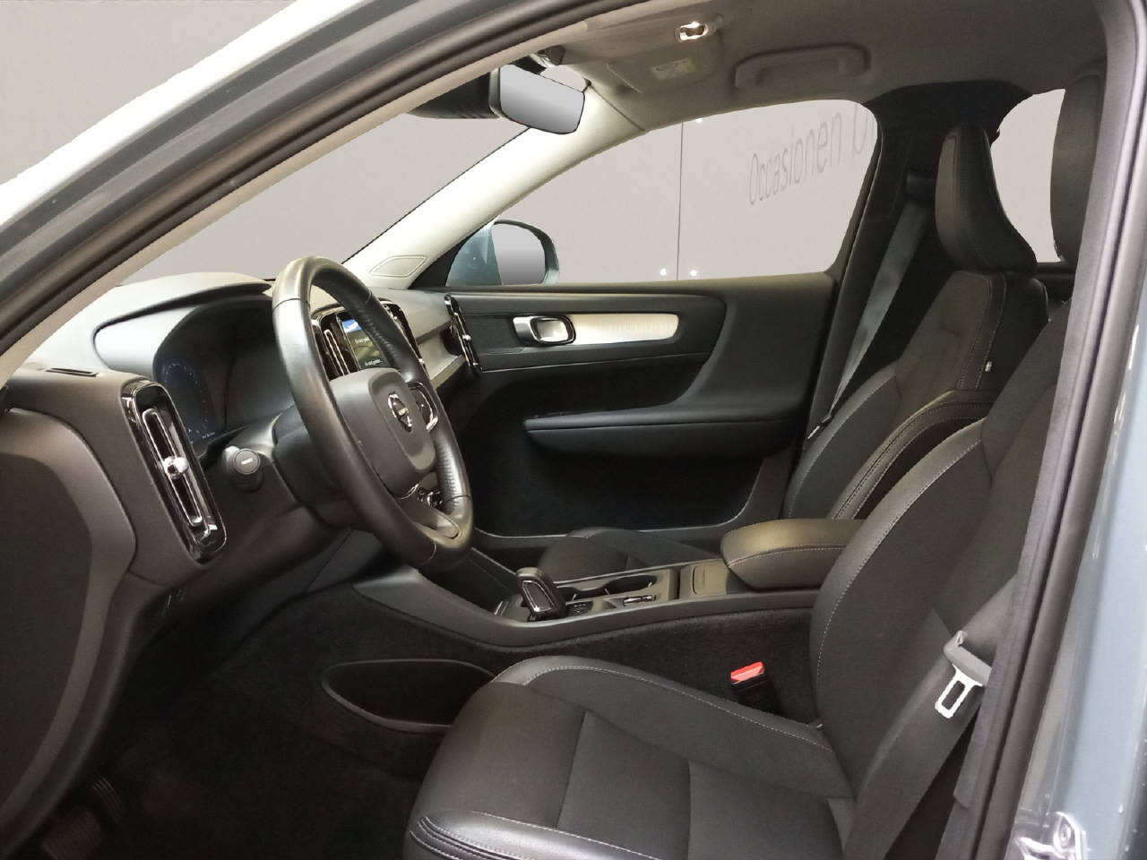 VOLVO XC40 1.5 T3 Momentum-showroom-element-3