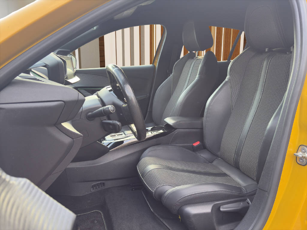 PEUGEOT 208 e-GT-image-8
