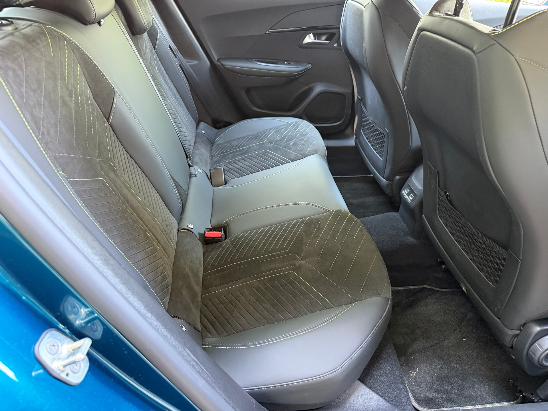 PEUGEOT 2008 1.2 145 MHEV GT-image-8