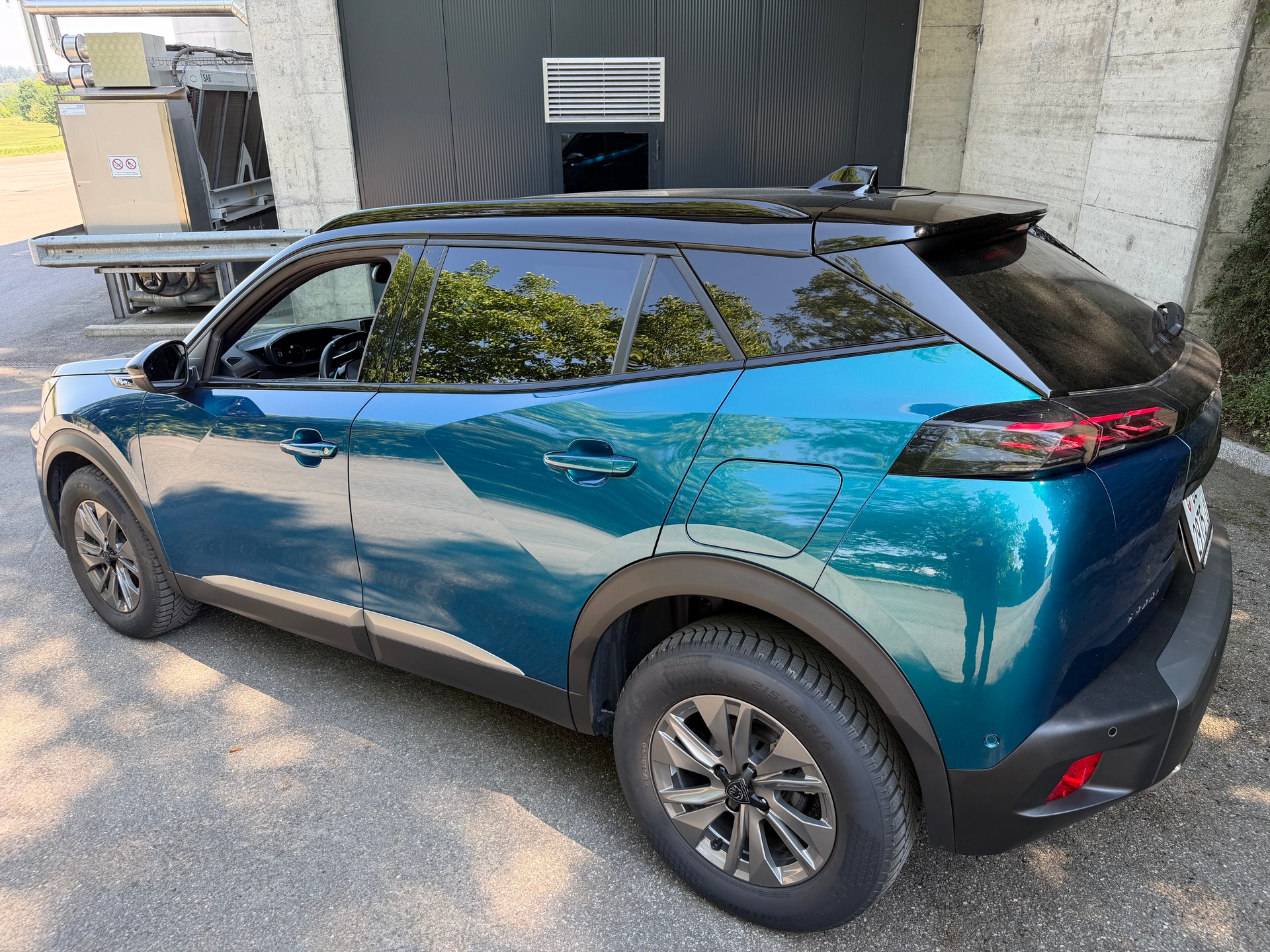 PEUGEOT 2008 1.2 145 MHEV GT-image-1