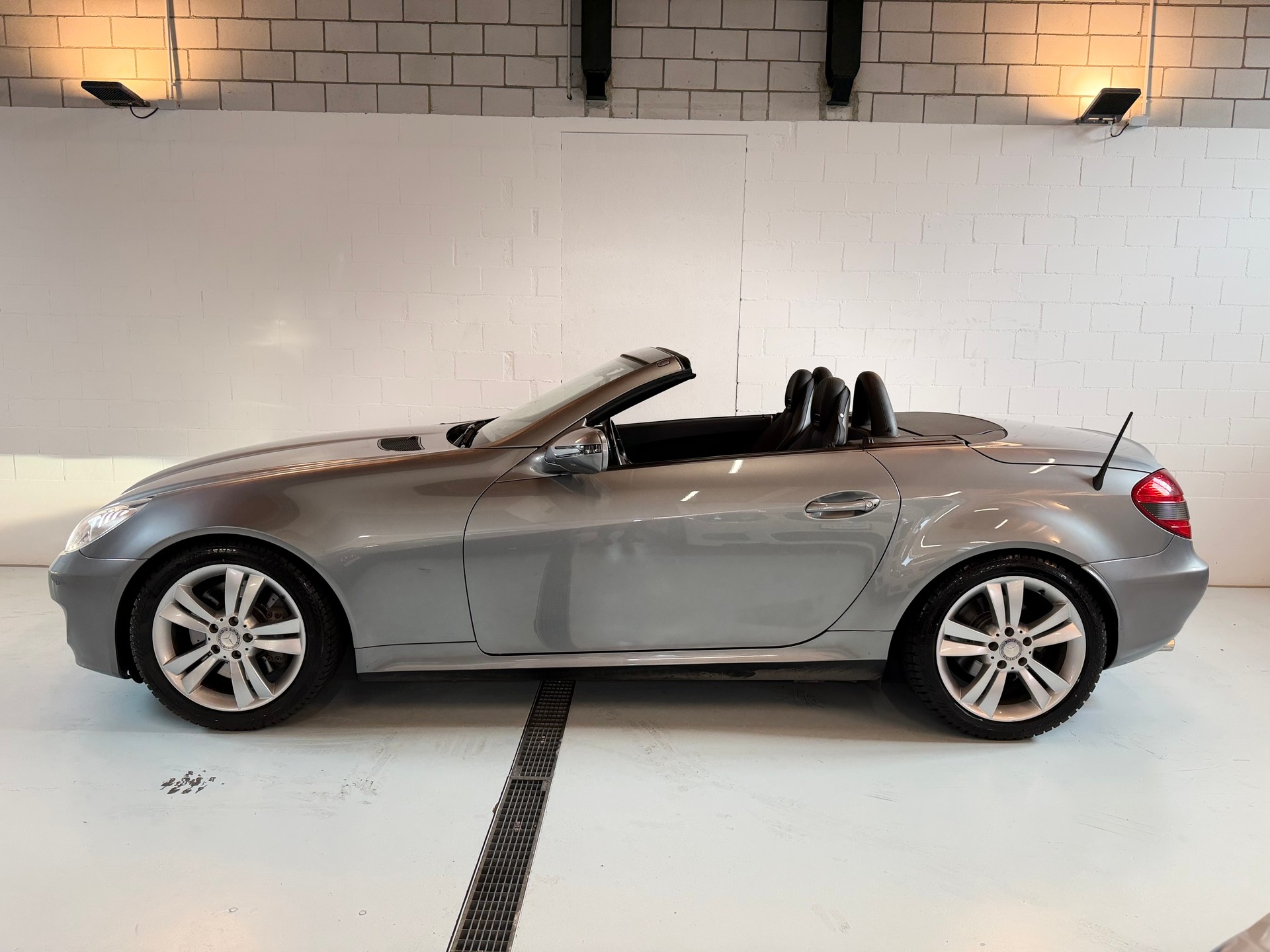 MERCEDES-BENZ SLK 350 2Look 7G-Tronic-showroom-element-3