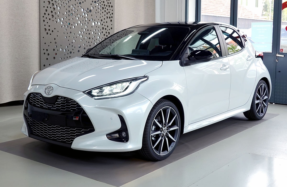 TOYOTA Yaris 1.5 GR Sport e-CVT Panoramaglasdach, JBL, Head-Up Display