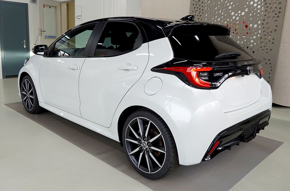 TOYOTA Yaris 1.5 GR Sport e-CVT Panoramaglasdach, JBL, Head-Up Display-showroom-element-2