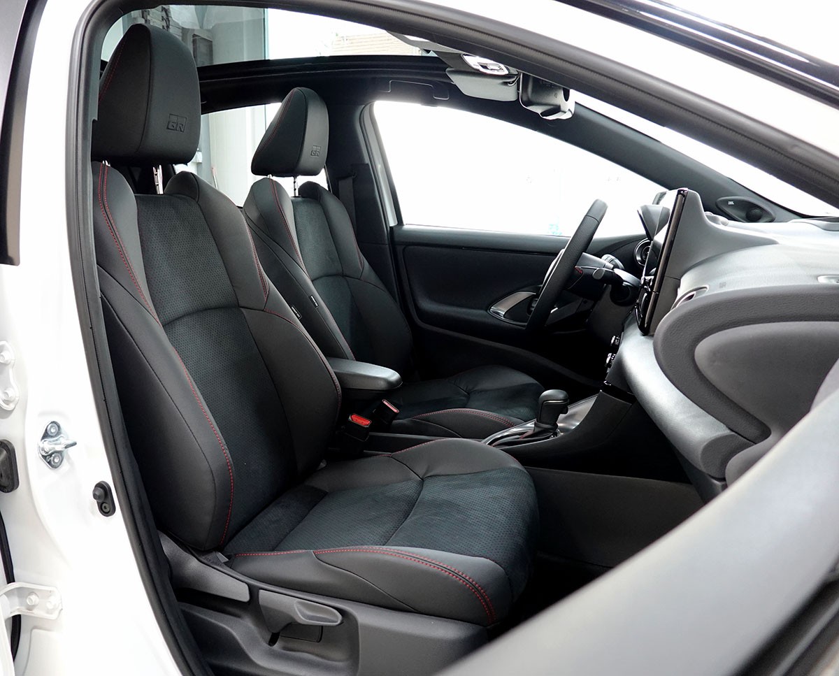 TOYOTA Yaris 1.5 GR Sport e-CVT Panoramaglasdach, JBL, Head-Up Display-showroom-element-3