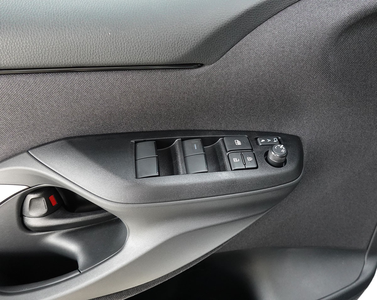 TOYOTA Yaris 1.5 GR Sport e-CVT Panoramaglasdach, JBL, Head-Up Display-image-19