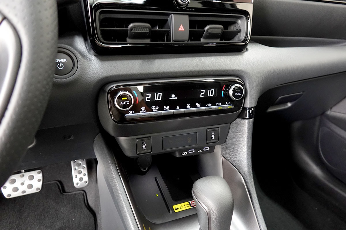 TOYOTA Yaris 1.5 GR Sport e-CVT Panoramaglasdach, JBL, Head-Up Display-image-13