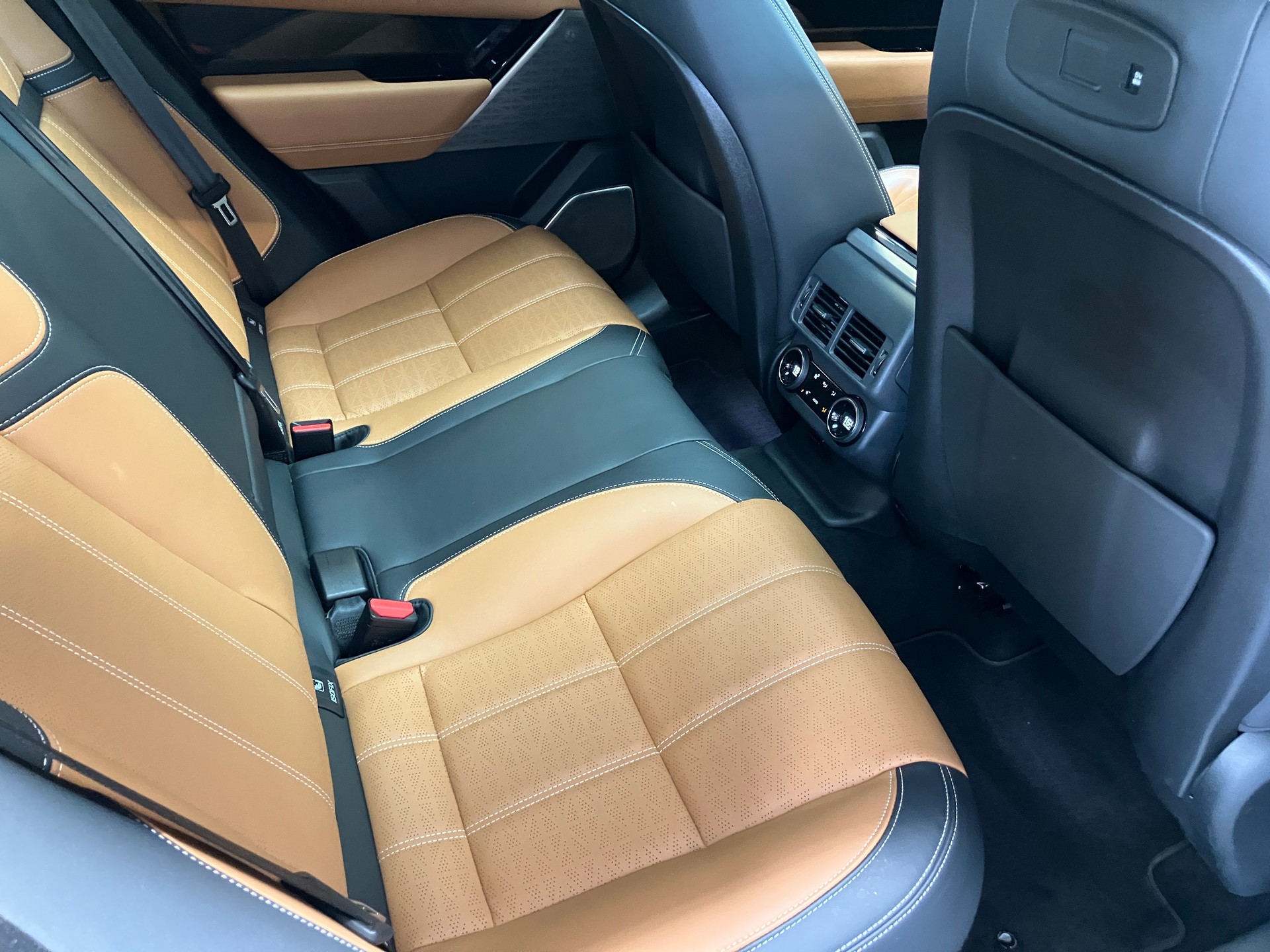LAND ROVER Range Rover Velar R-Dynamic P 400 HSE Automatic-image-23