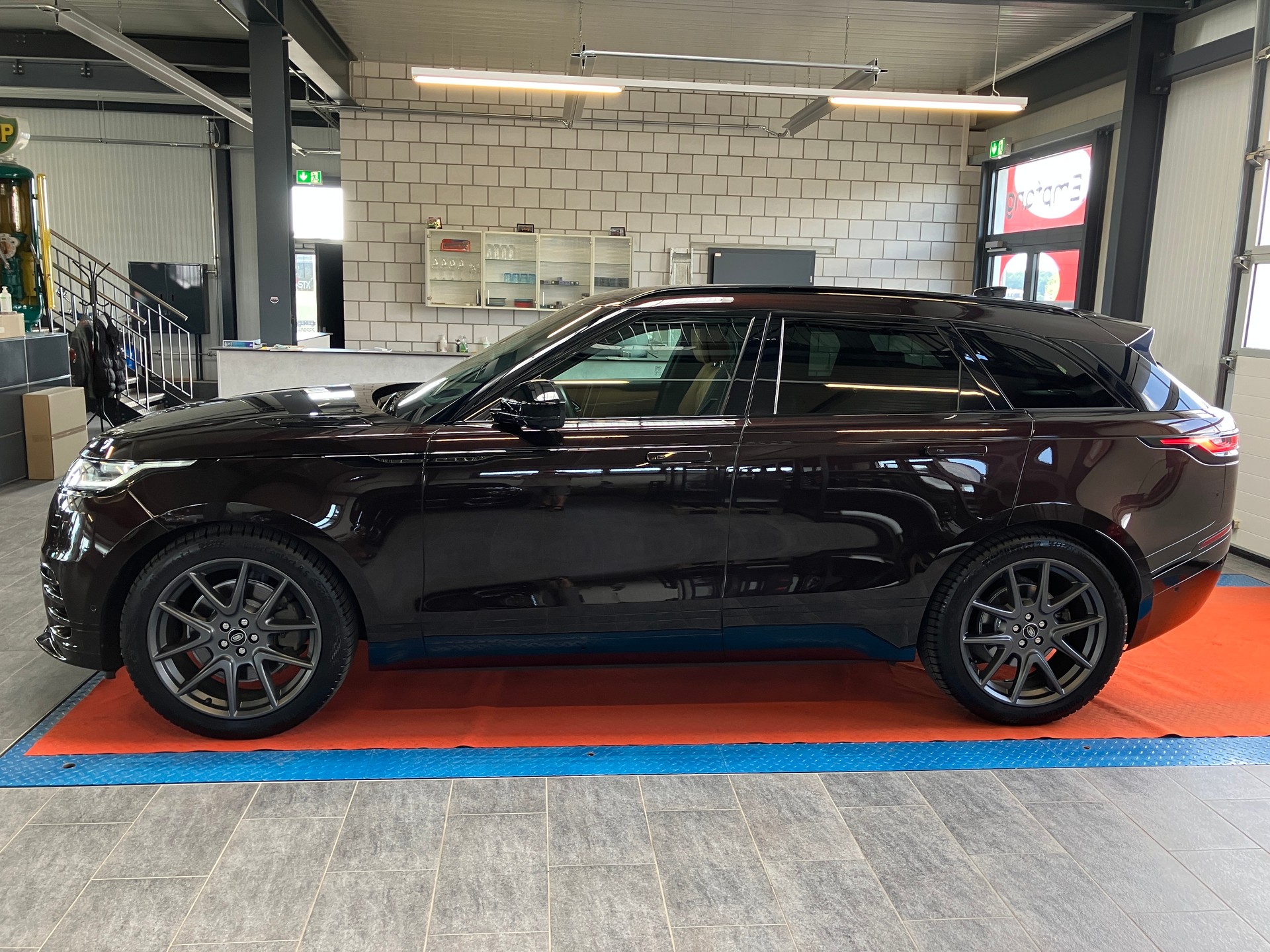 LAND ROVER Range Rover Velar R-Dynamic P 400 HSE Automatic-image-6