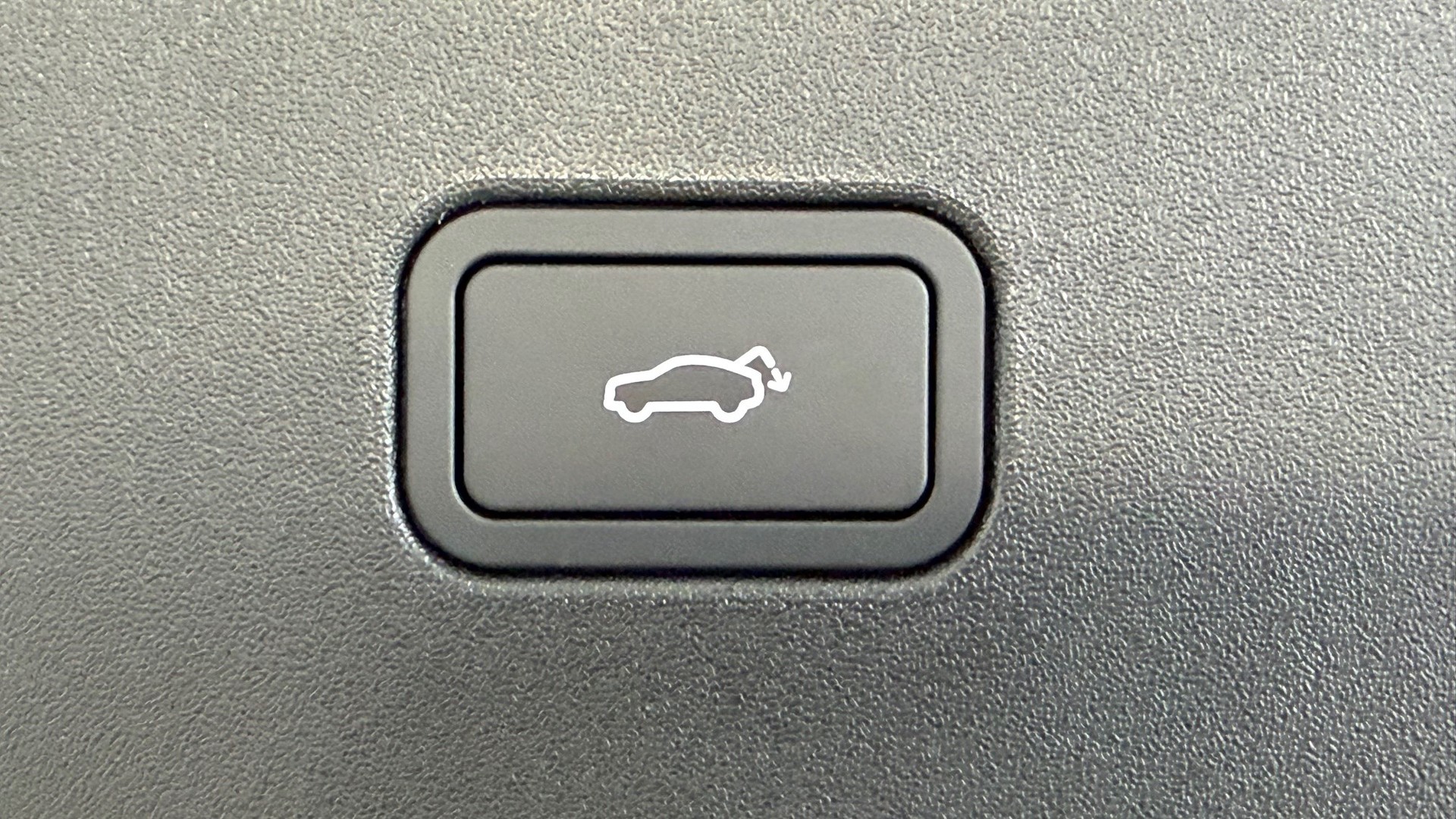 VOLVO EX 30 P8 Ultra XCENTRIC Black E-image-15