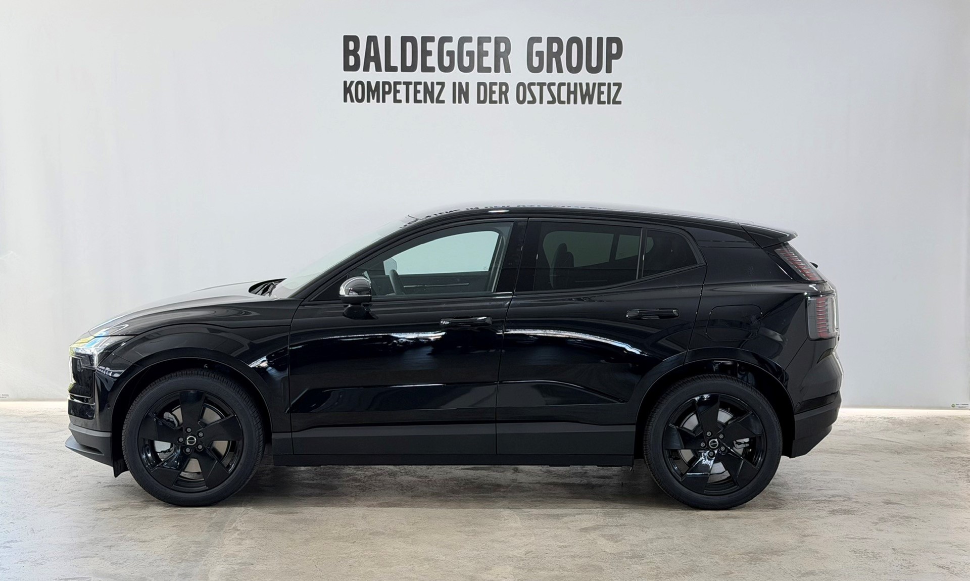 VOLVO EX 30 P8 Ultra XCENTRIC Black E-showroom-element-2