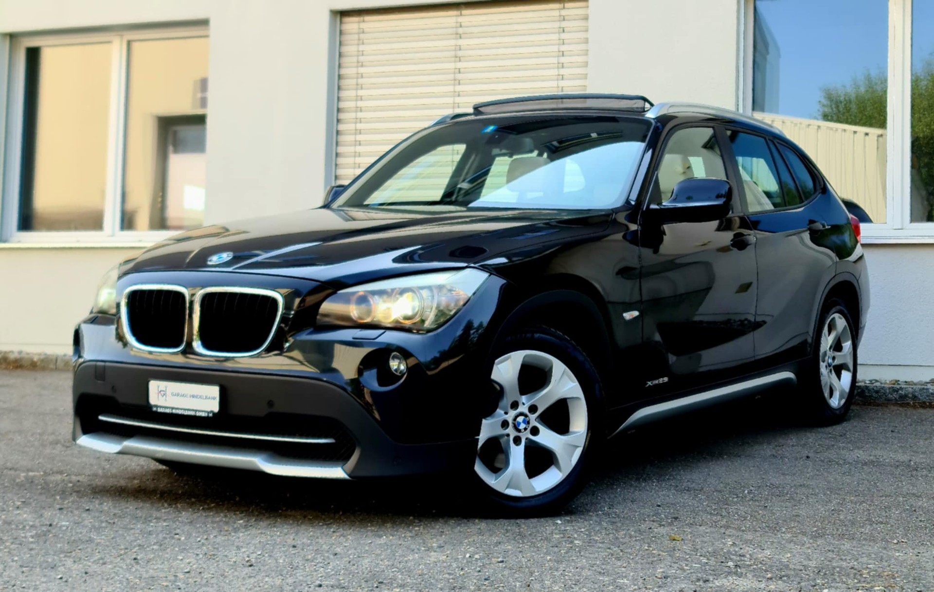 BMW X1 xDrive 25i Steptronic-showroom-element-1