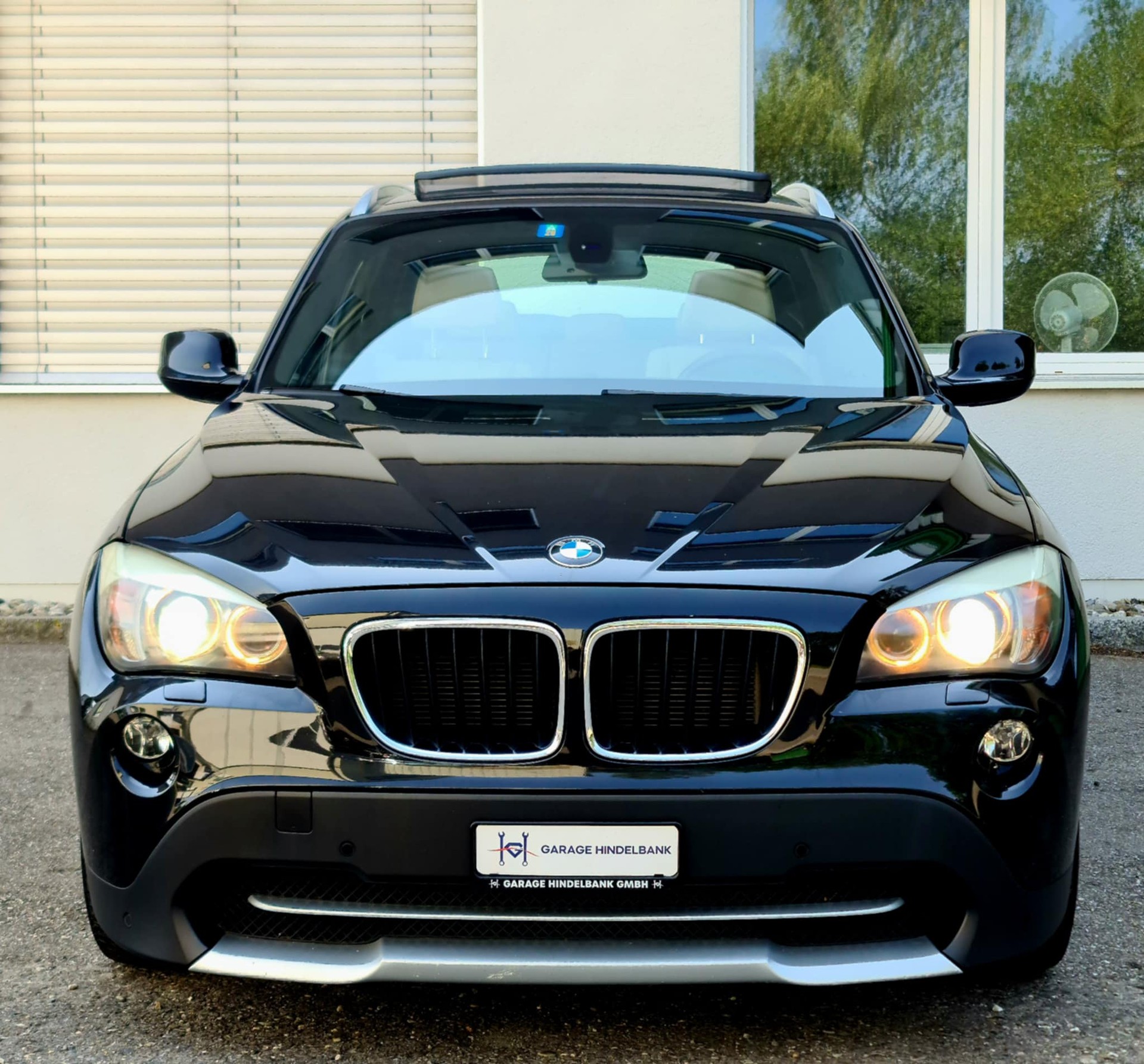 BMW X1 xDrive 25i Steptronic-showroom-element-3