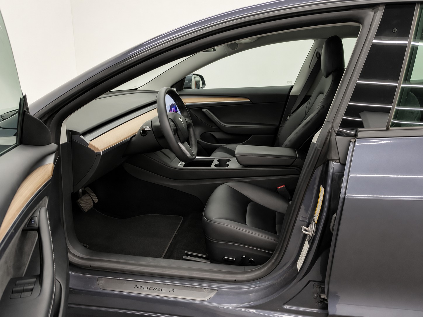 TESLA Model 3-image-3