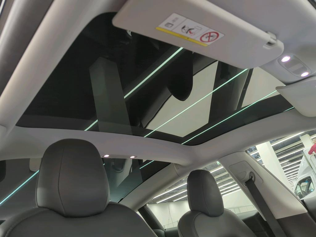 TESLA Model 3-image-4
