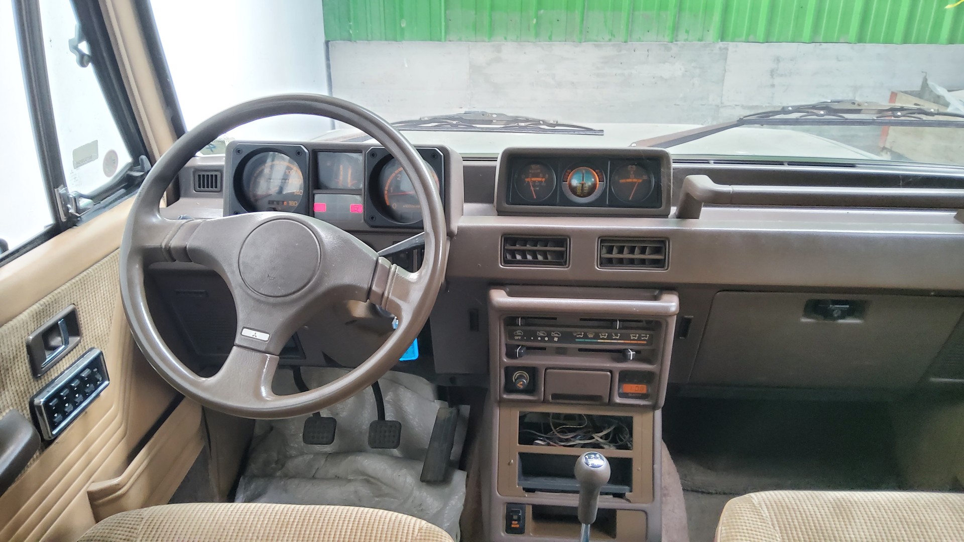 MITSUBISHI Pajero 2.5 TD Wagon-image-18