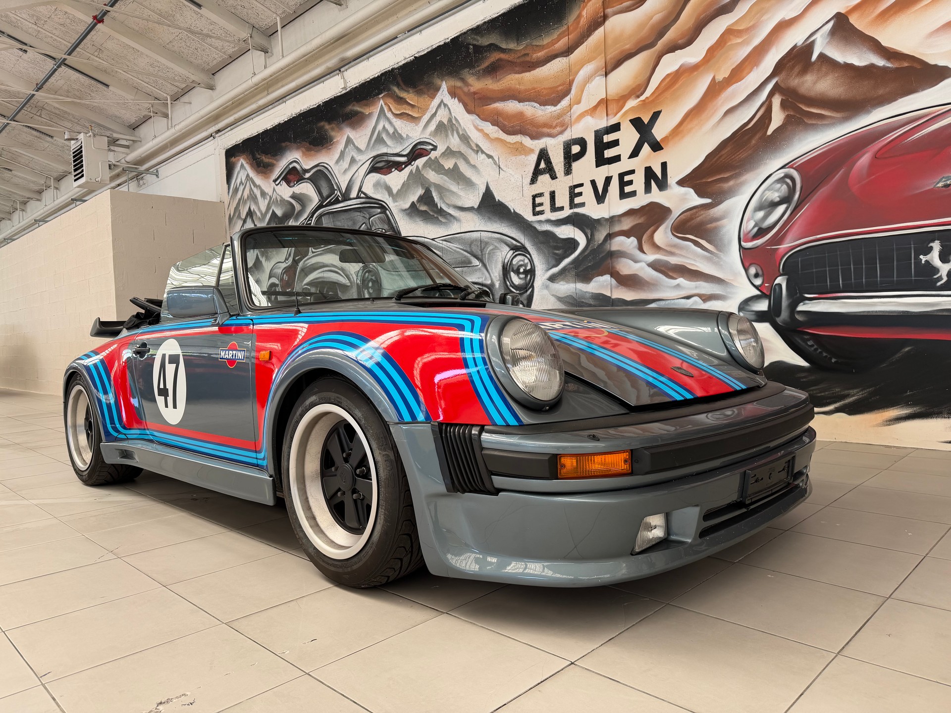 PORSCHE 911 SC Cabrio-showroom-element-1