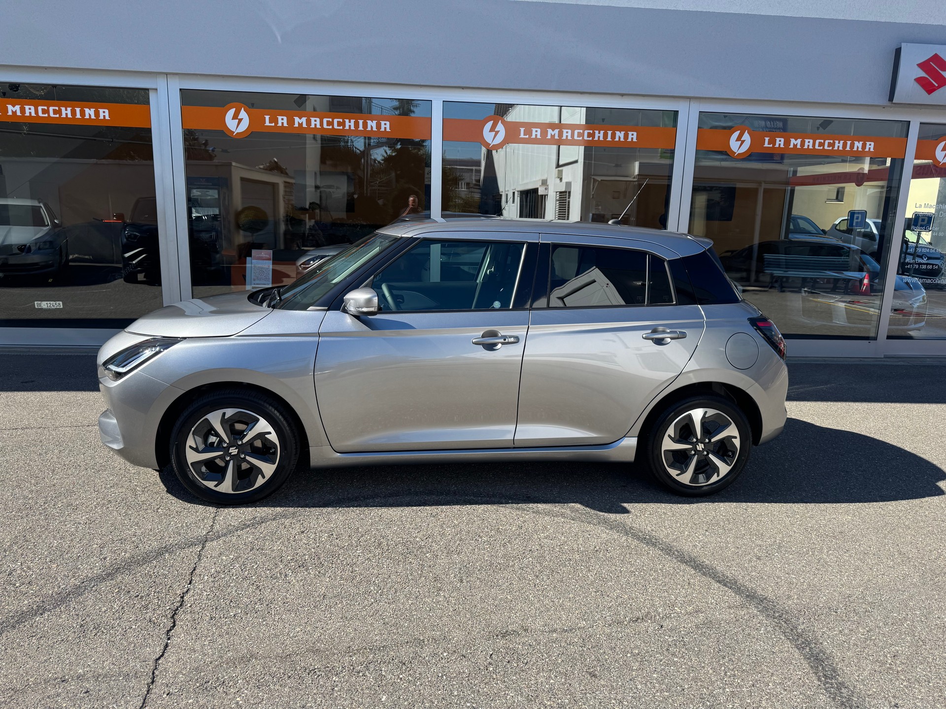 SUZUKI Swift 1.2 Compact Top Hybrid CVT-showroom-element-1