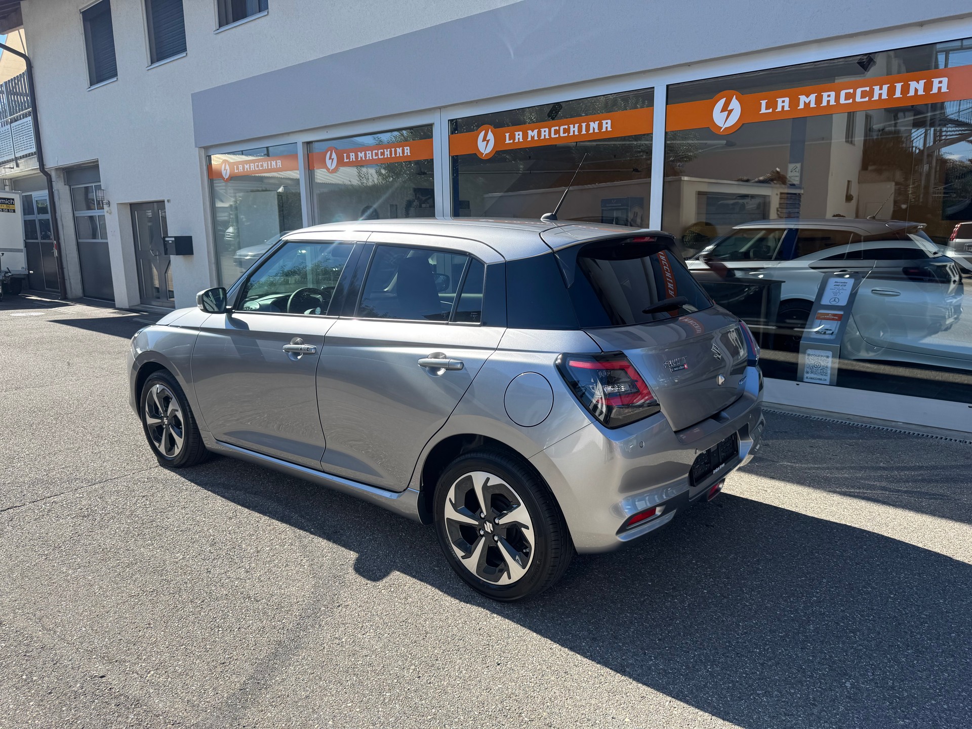 SUZUKI Swift 1.2 Compact Top Hybrid CVT-showroom-element-2
