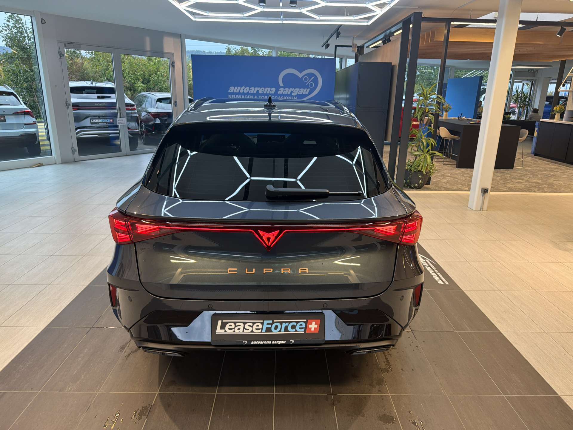 CUPRA LEON ST 1.5 eTSi DSG-Automat-image-12