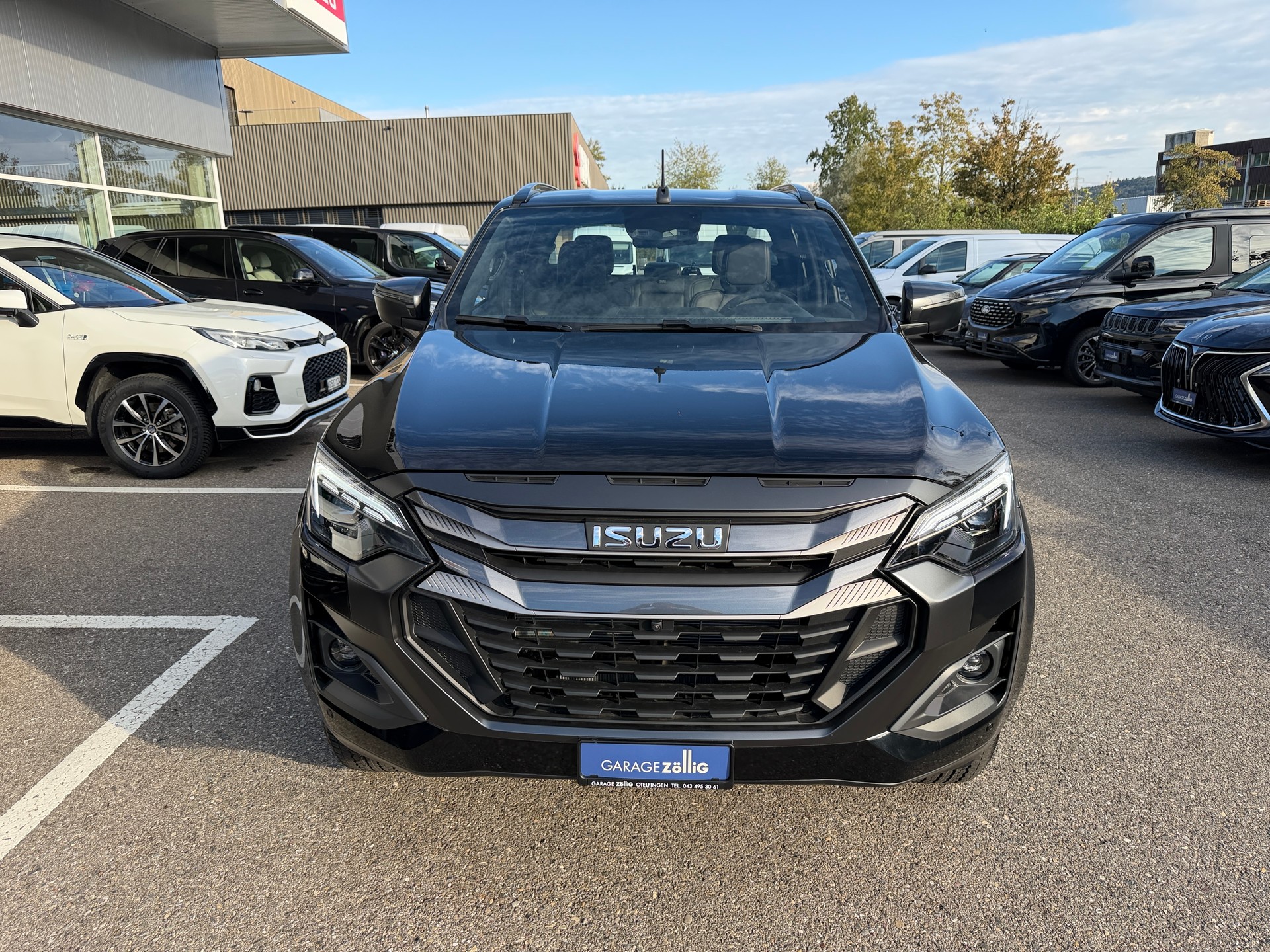 ISUZU CrewCab Nitro Sport 2.2 DMS AT 4x4-showroom-element-2
