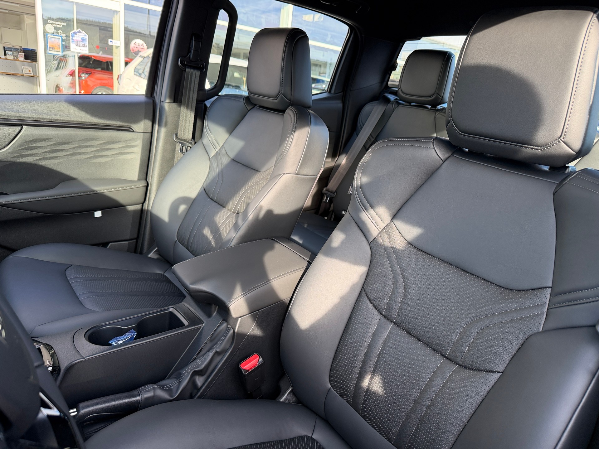 ISUZU CrewCab Nitro Sport 2.2 DMS AT 4x4-image-8